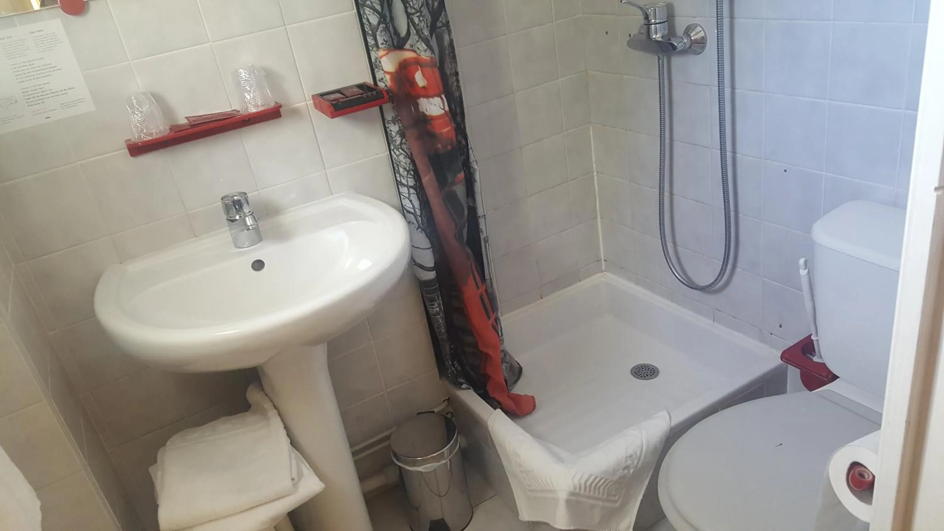 Shower in Hotel De La Poste