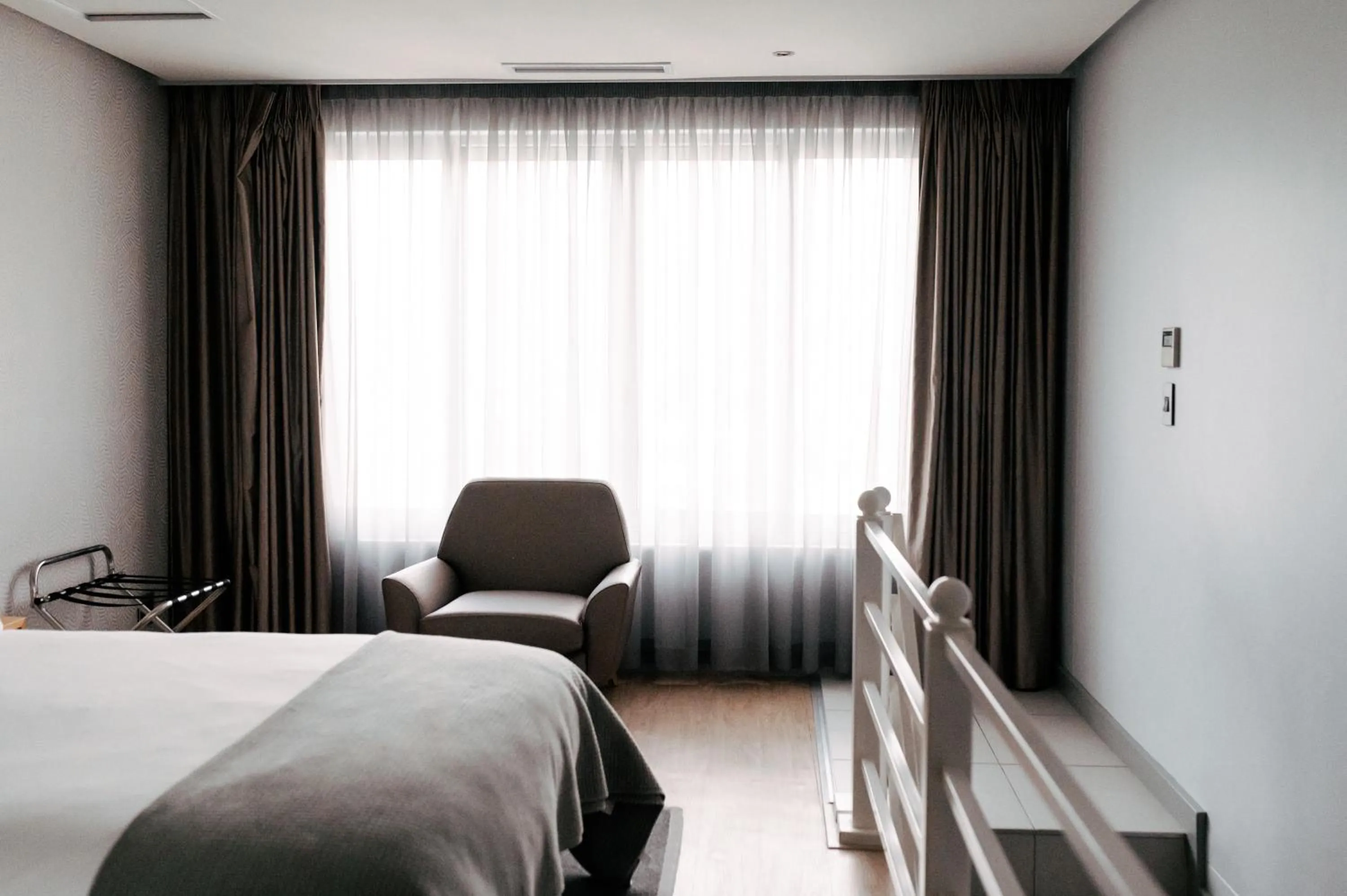 Bedroom, Bed in Krystal Beach Hotel