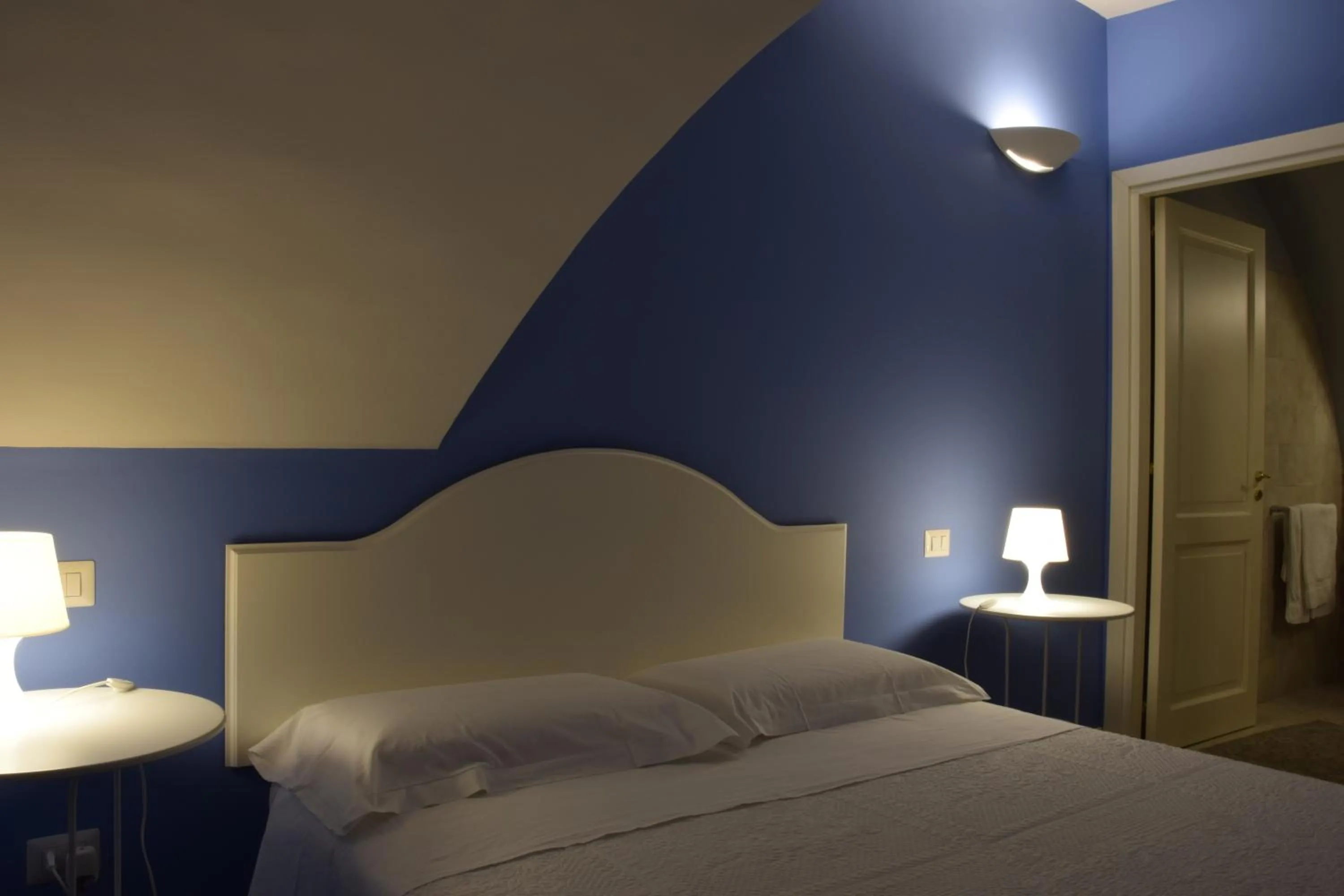 Photo of the whole room, Bed in Residenza Cavour