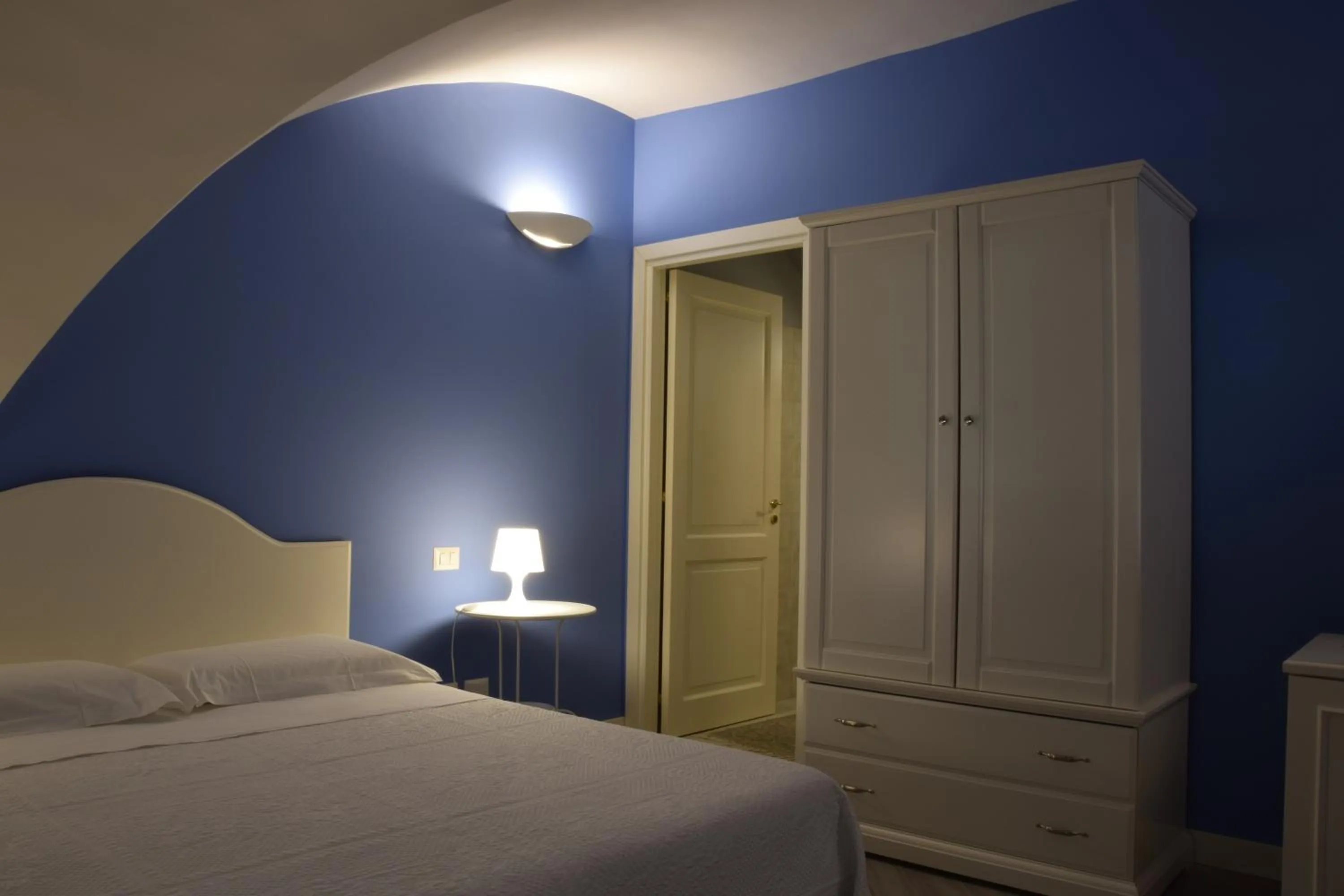 Photo of the whole room, Bed in Residenza Cavour