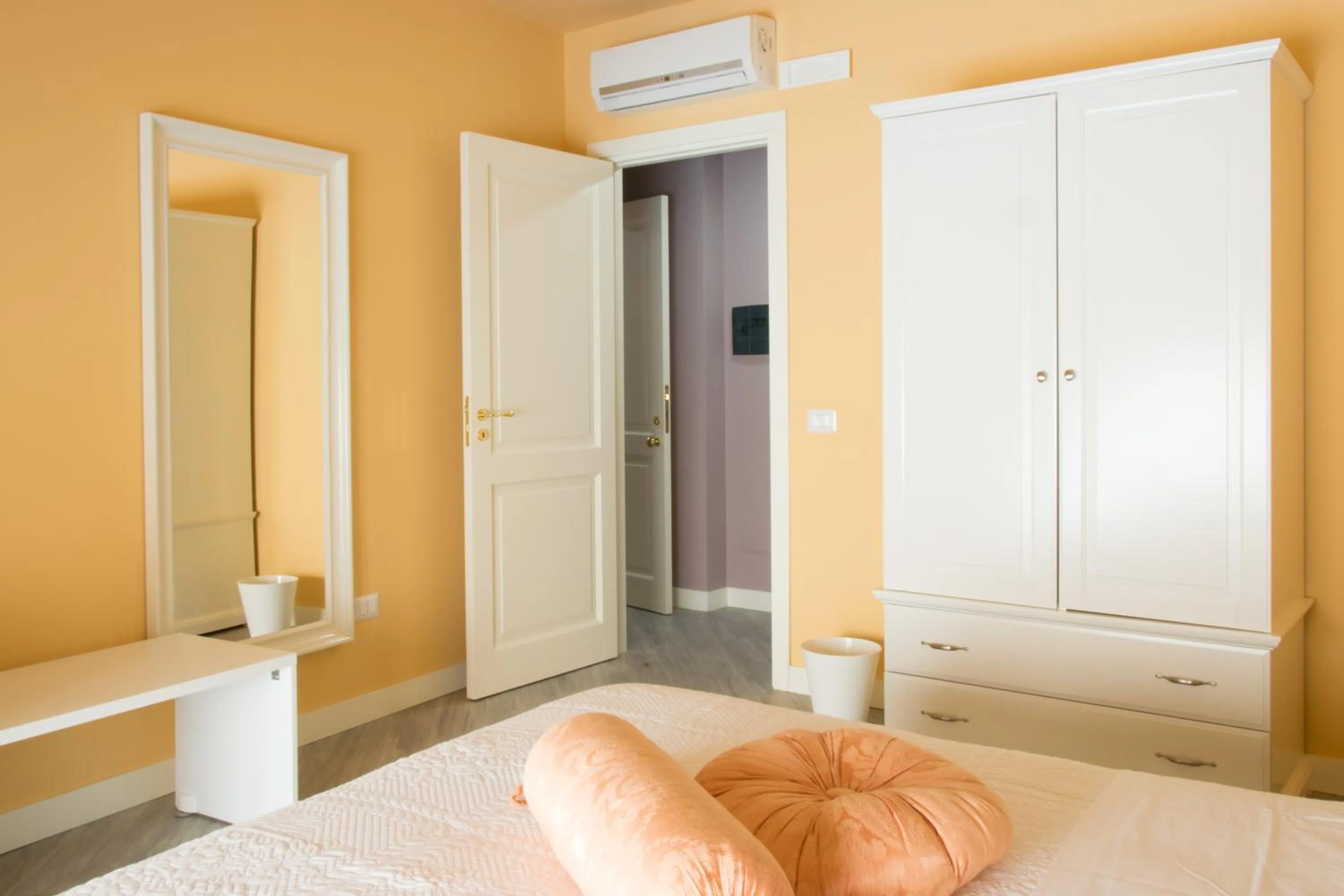 Photo of the whole room, Bed in Residenza Cavour