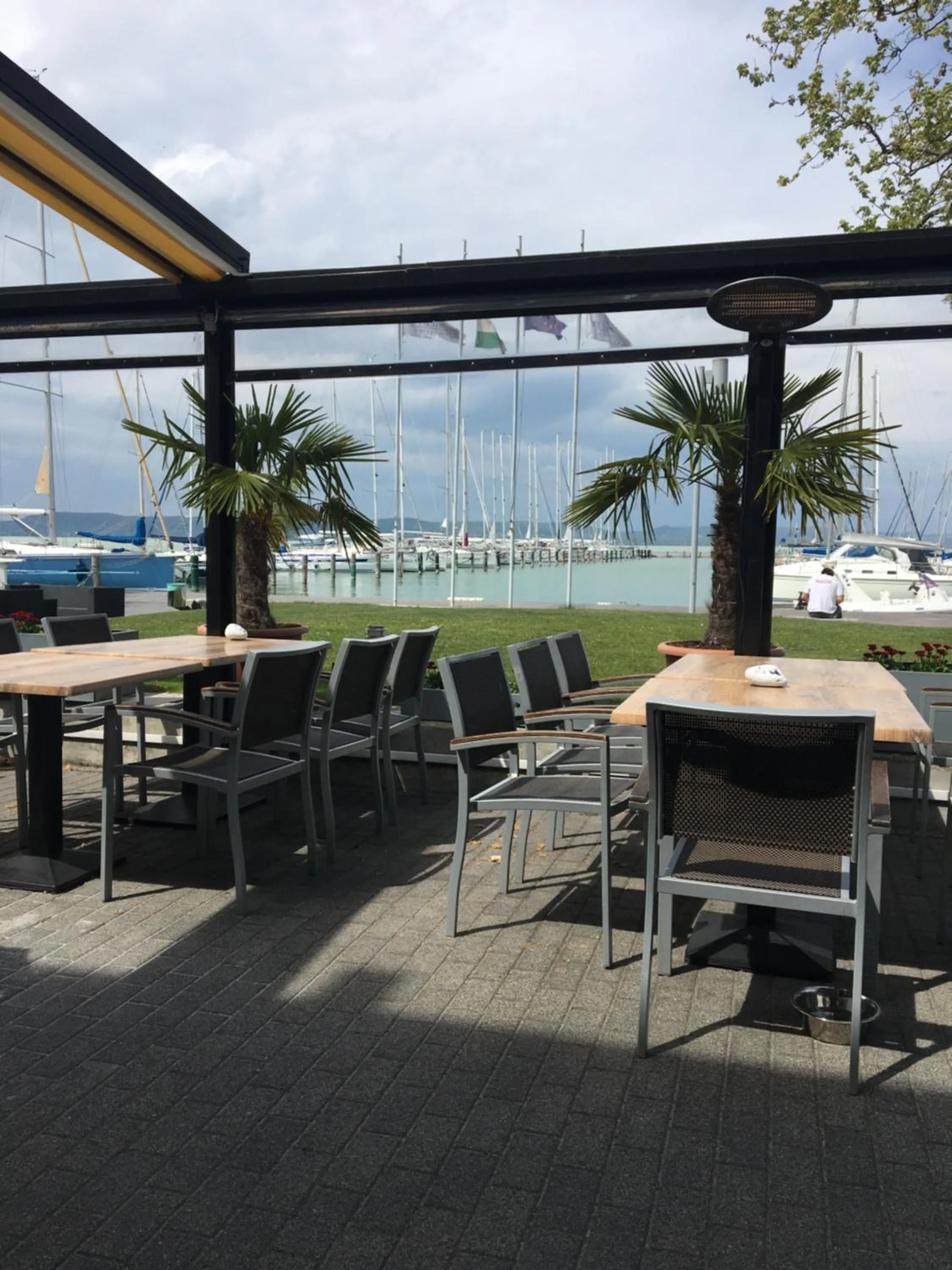Restaurant/places to eat in Butique Apartman