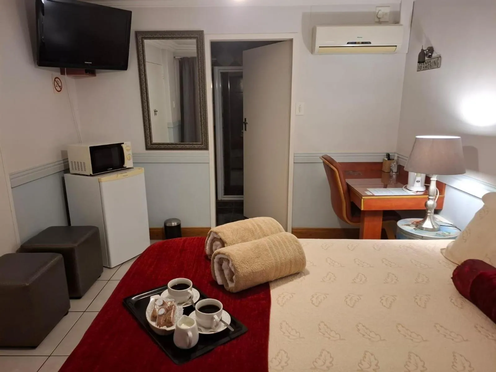 Superior King Room - single occupancy in The Clubhouse Guesthouse