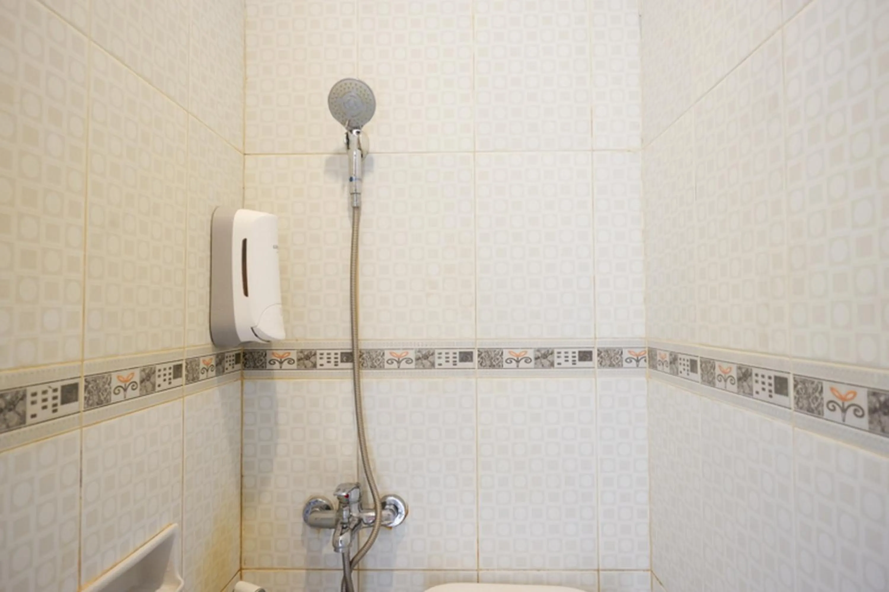 Bathroom in RedDoorz at Solo Baru