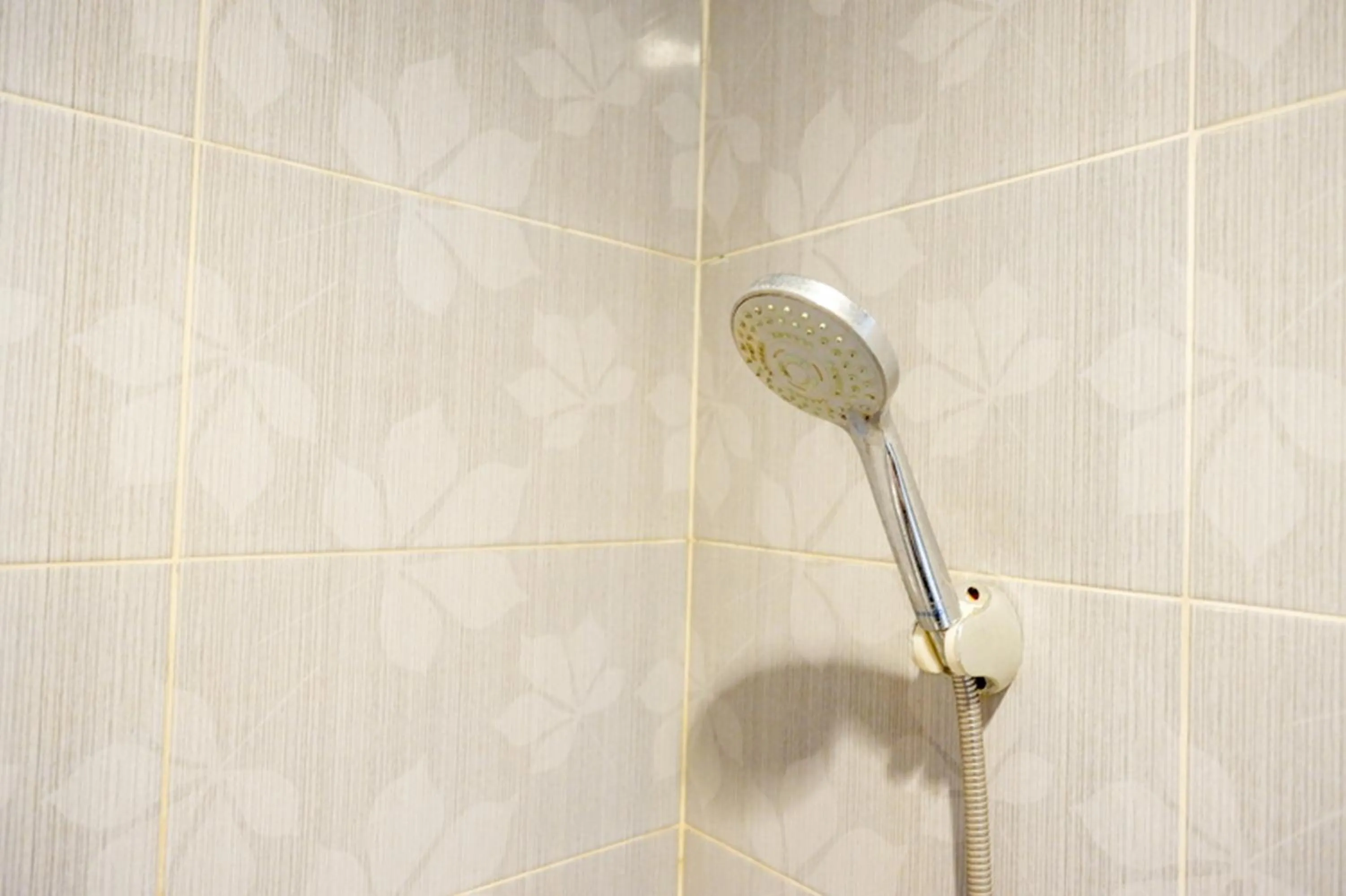 Bathroom in RedDoorz at Solo Baru