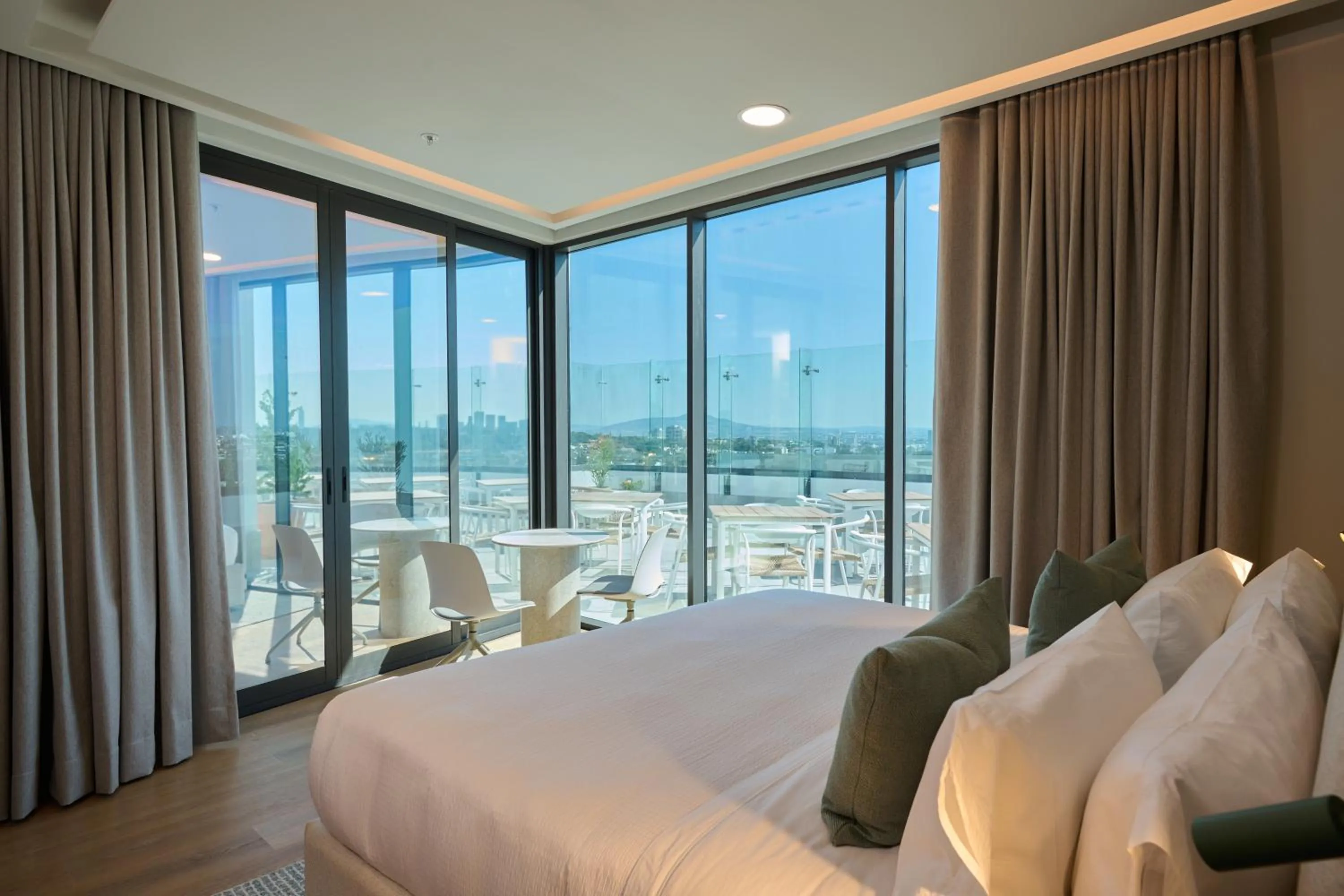 Bedroom, Bed in WorldHotels Acueducto Guadalajara