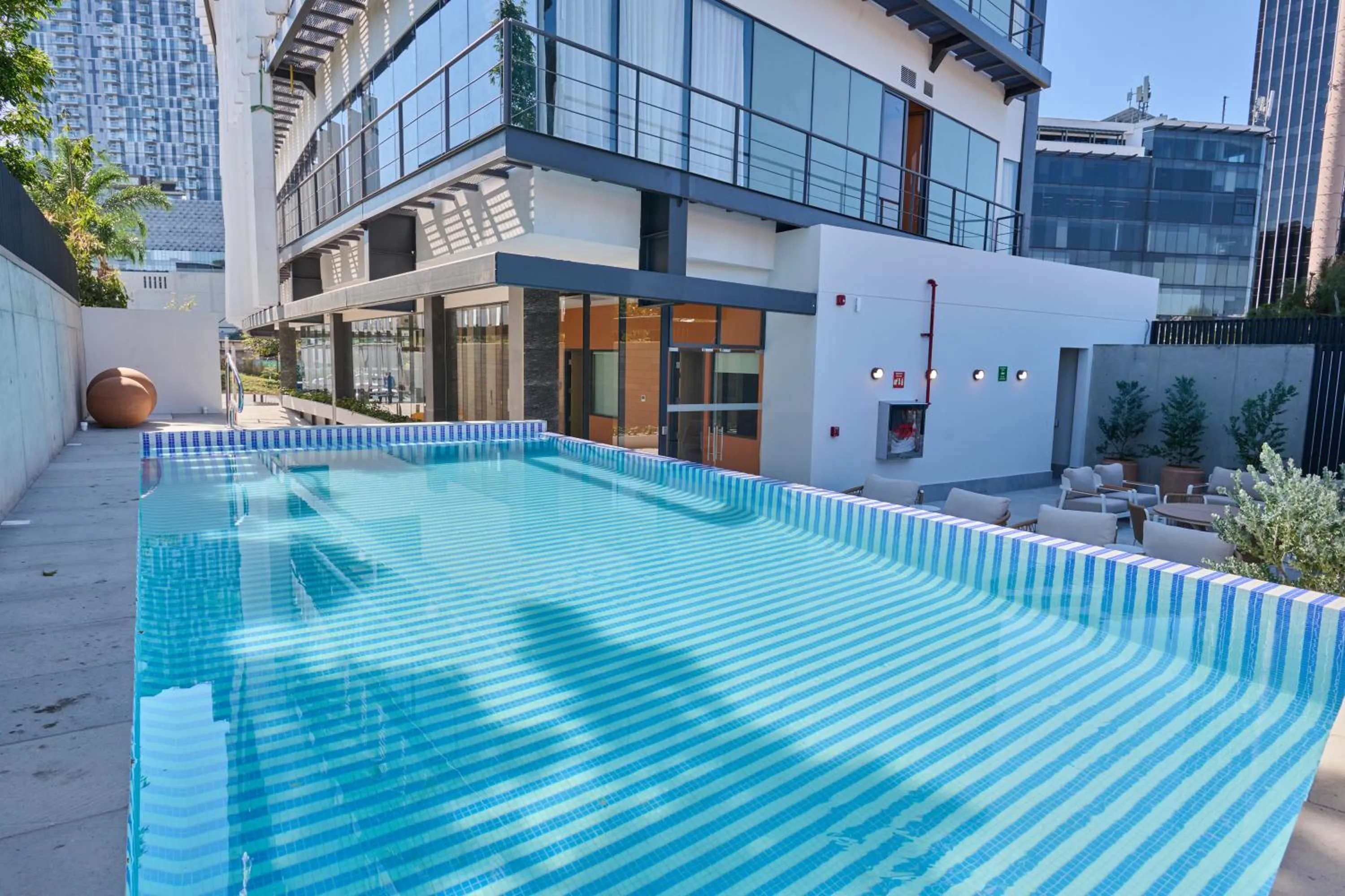 Swimming pool in WorldHotels Acueducto Guadalajara