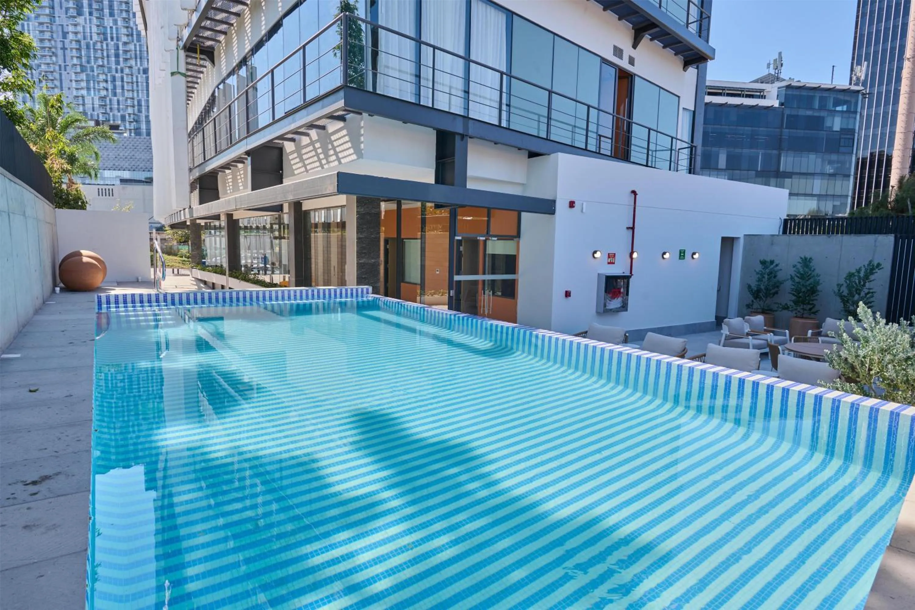 Pool view in WorldHotels Acueducto Guadalajara