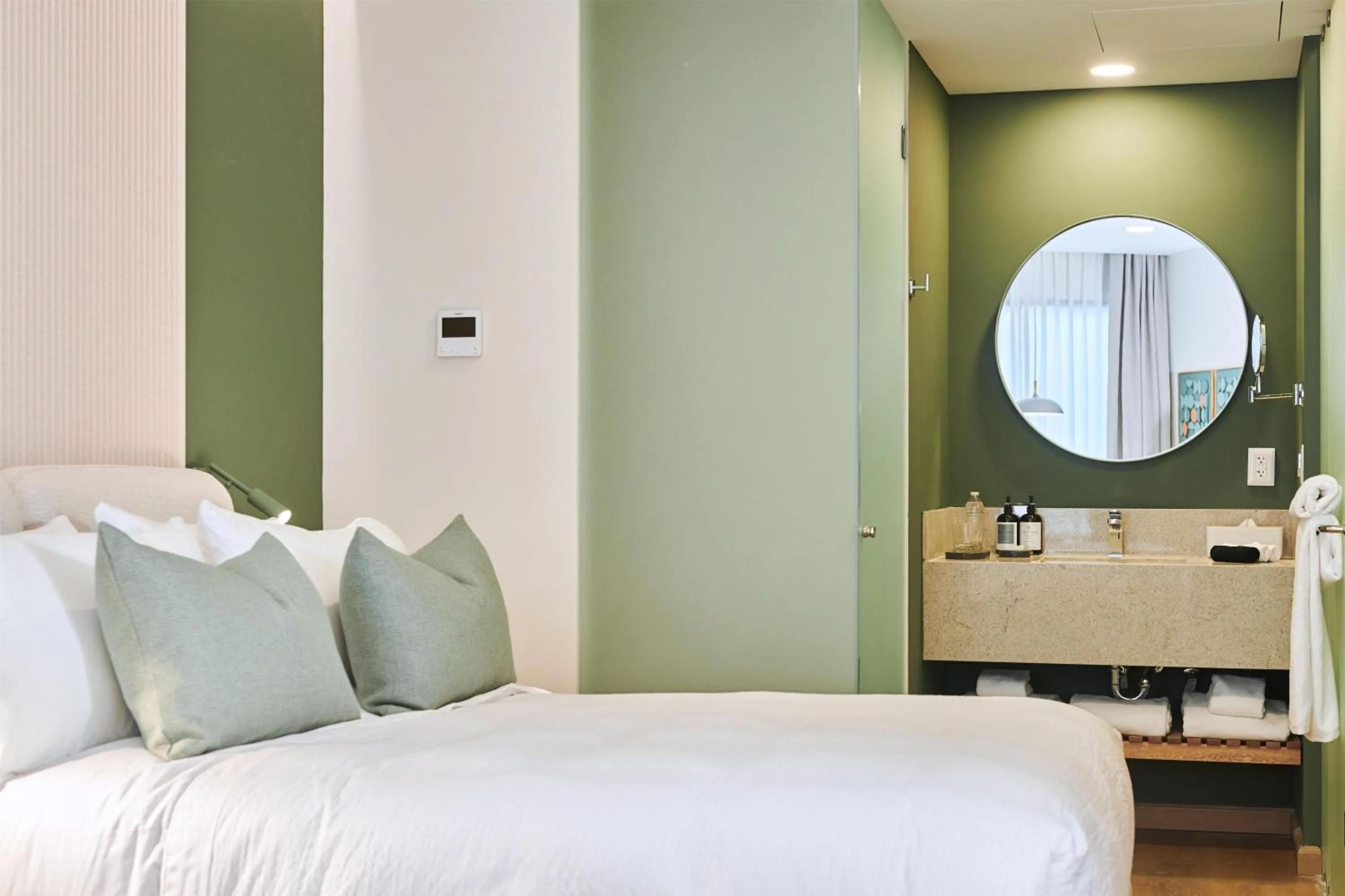 Bedroom, Bed in WorldHotels Acueducto Guadalajara