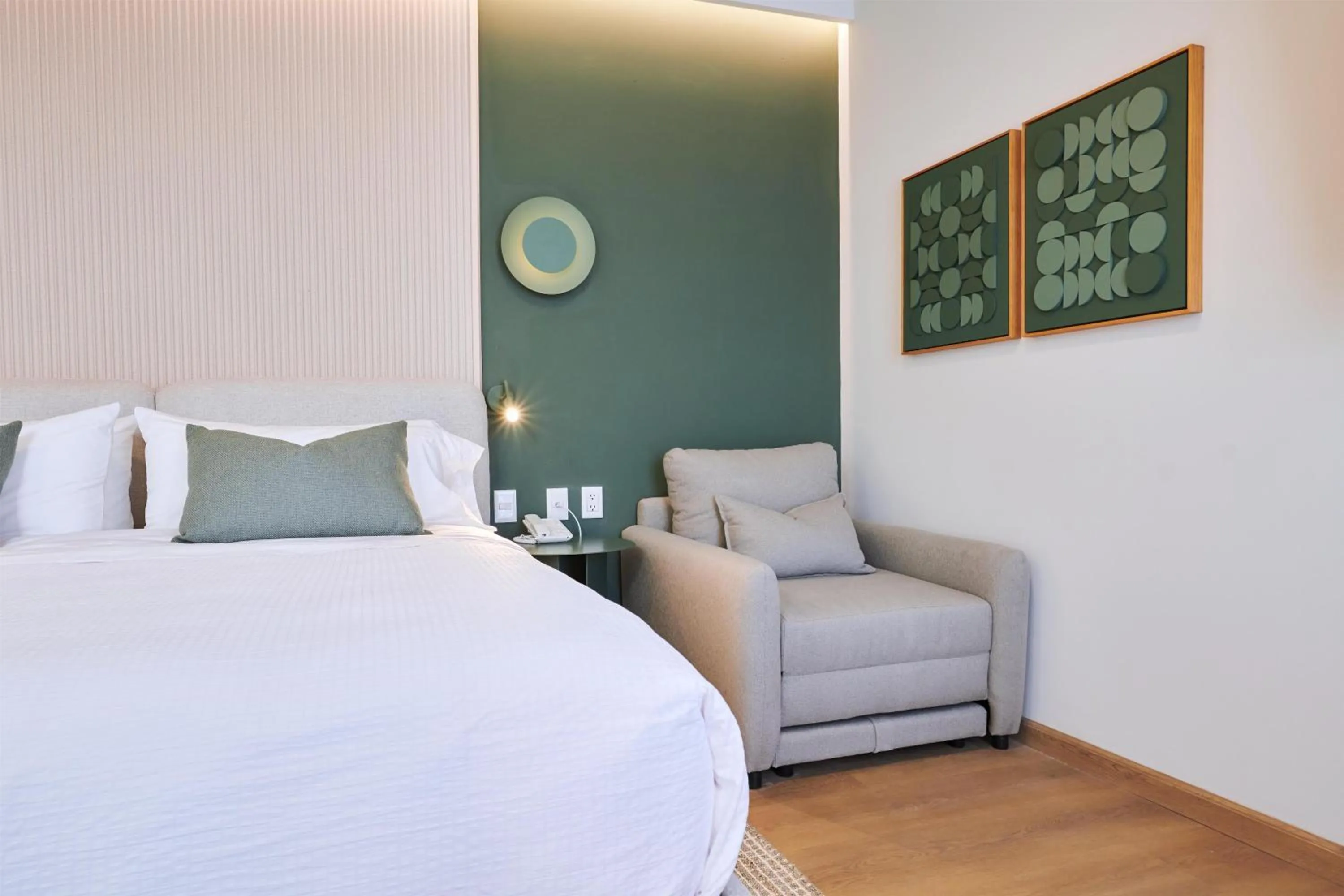 Bedroom, Bed in WorldHotels Acueducto Guadalajara