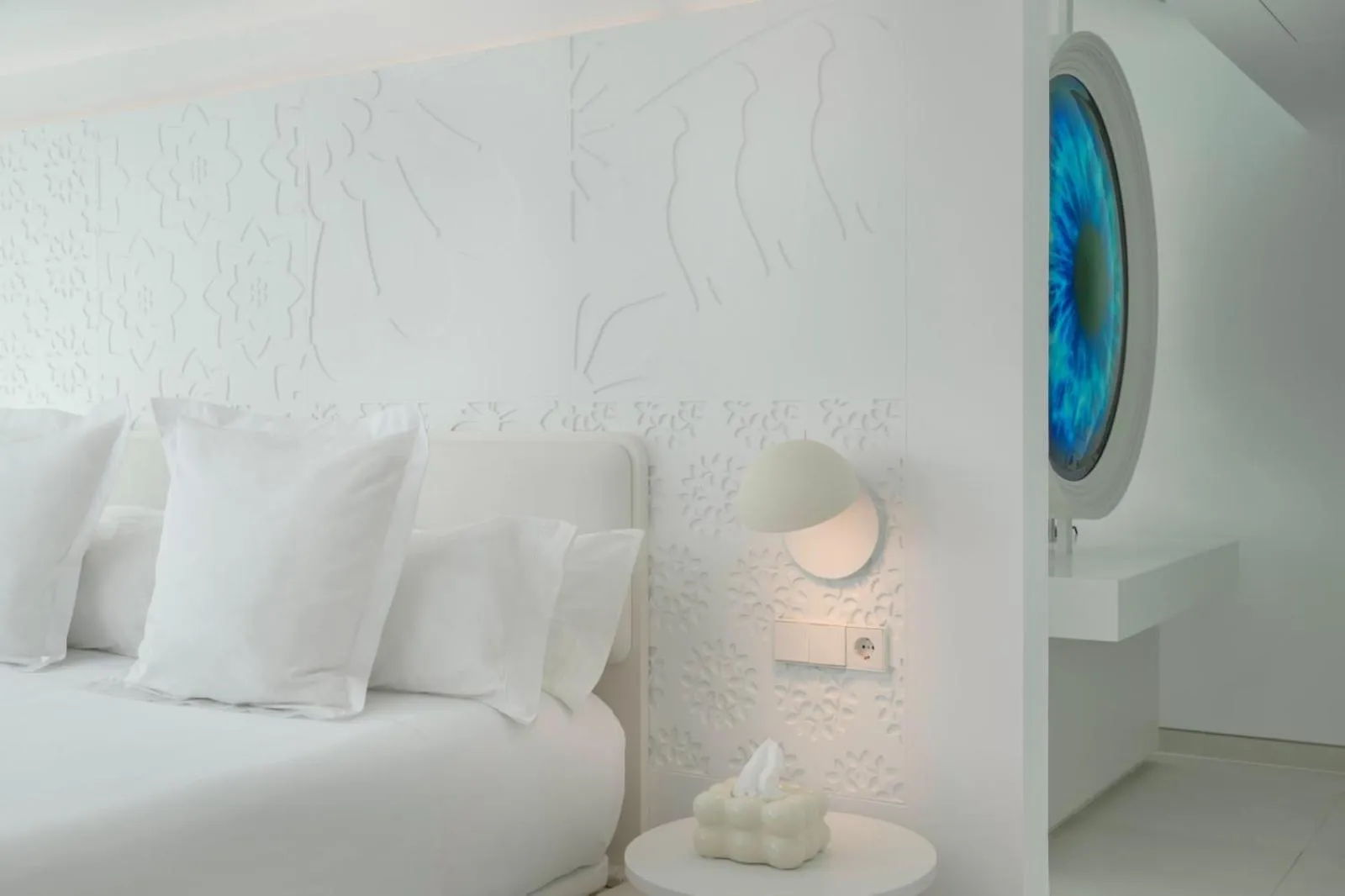 Bedroom, Bed in The Donna Portals