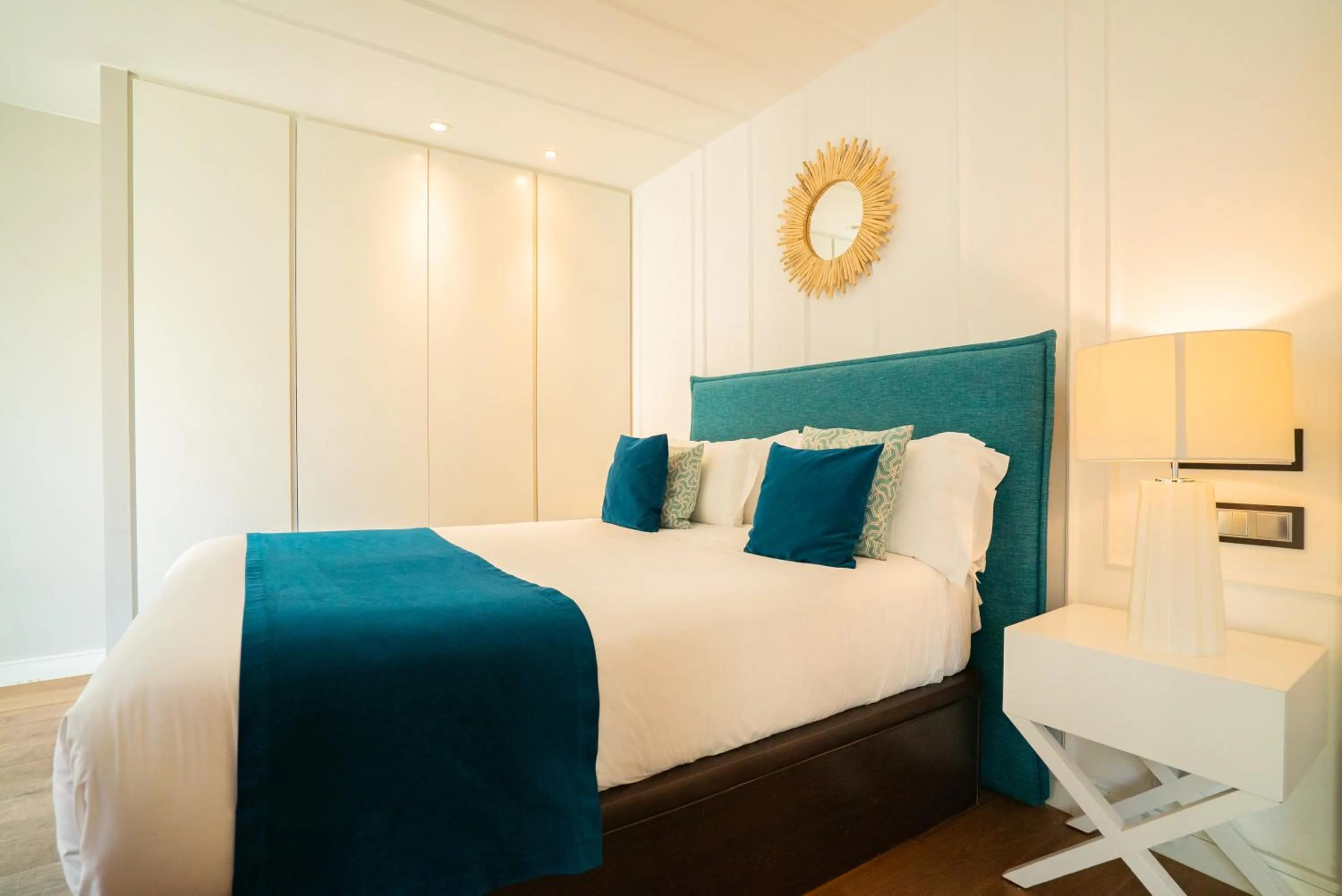 Bedroom, Bed in SmartRental Collection Centric II