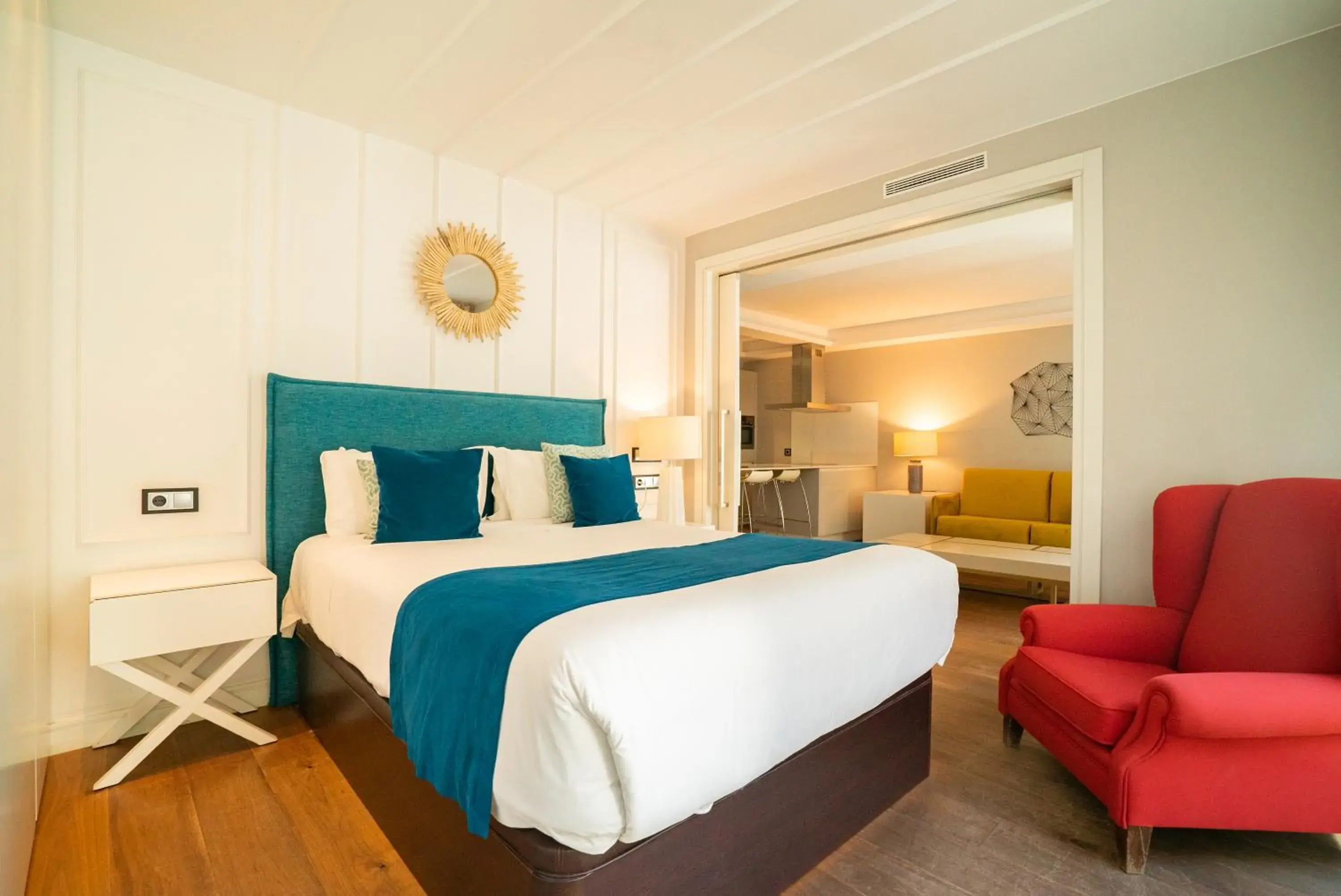 Bedroom, Bed in SmartRental Collection Centric II Bedroom, Bed in SmartRental Collection Centric II