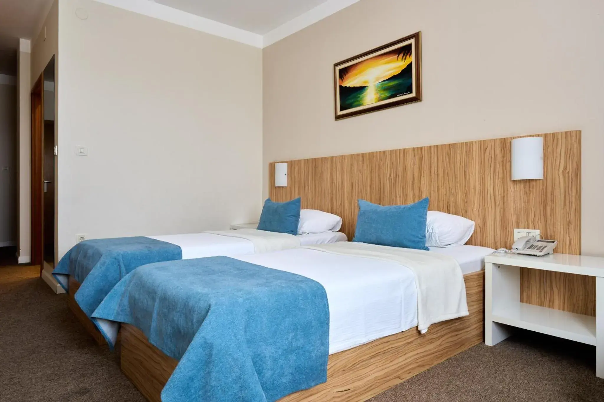 Interconnecting Room in Hotel Phoenix Interconnecting Room in Hotel Phoenix