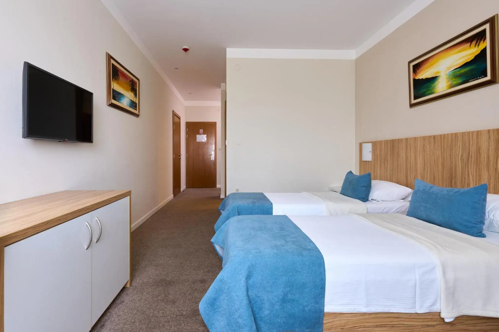 Interconnecting Room in Hotel Phoenix Interconnecting Room in Hotel Phoenix