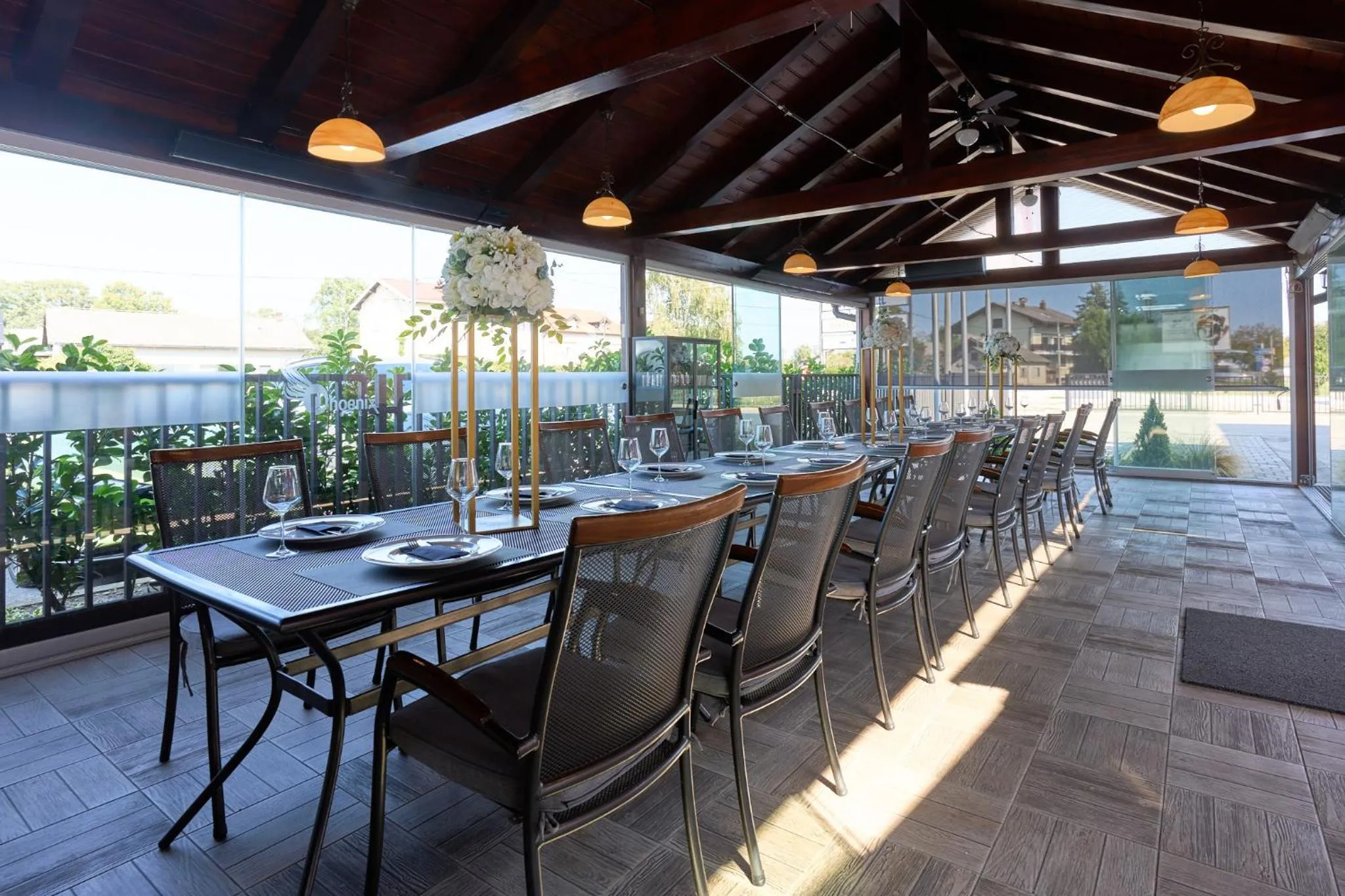 Restaurant/places to eat in Hotel Phoenix