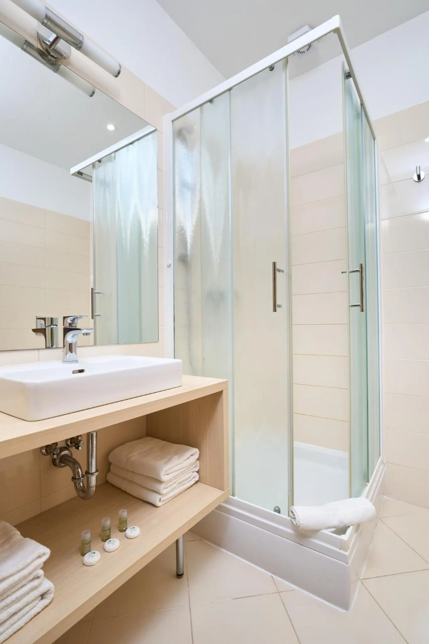 Bathroom in Hotel Phoenix