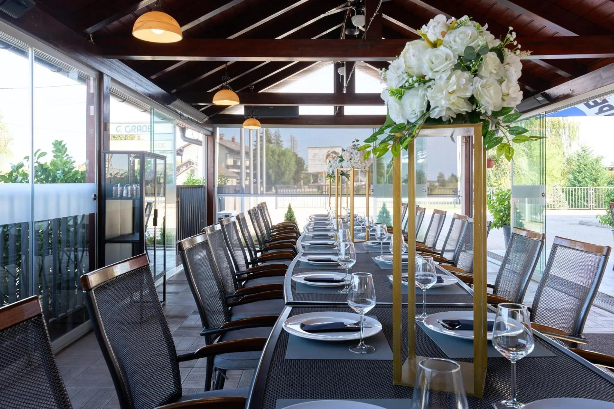 Restaurant/places to eat in Hotel Phoenix