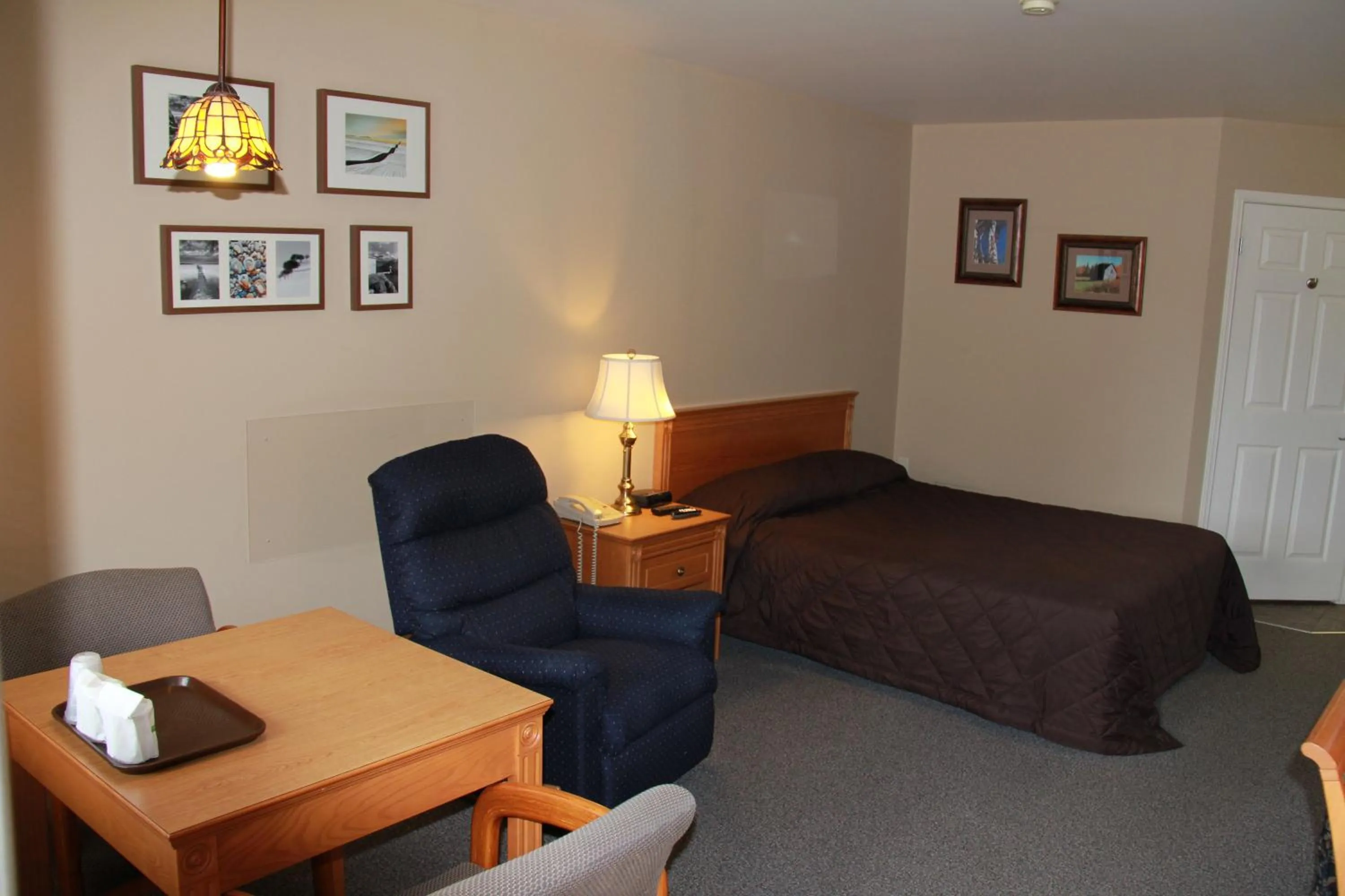 Bed in Motel Alexandrin