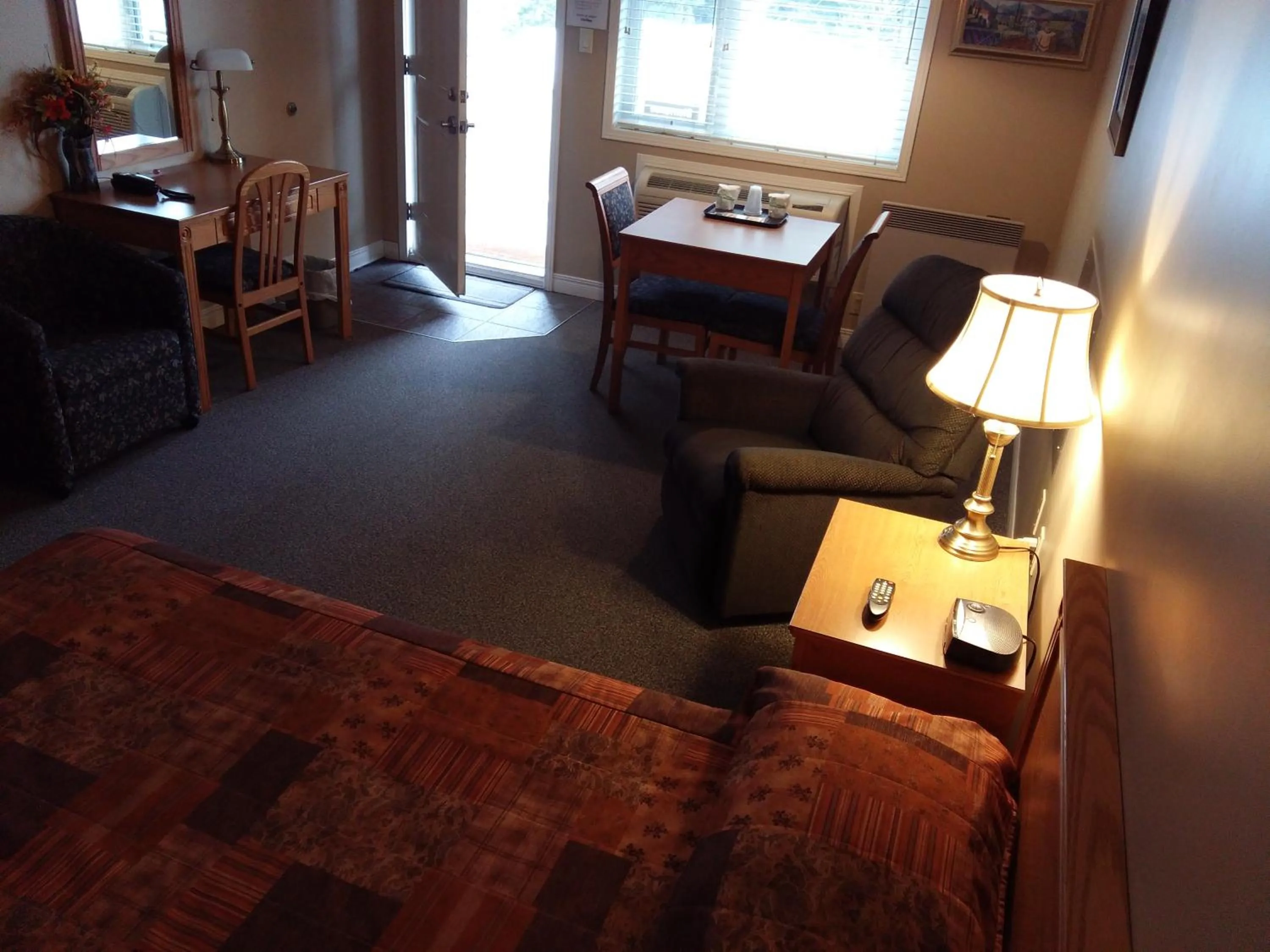 Bed in Motel Alexandrin