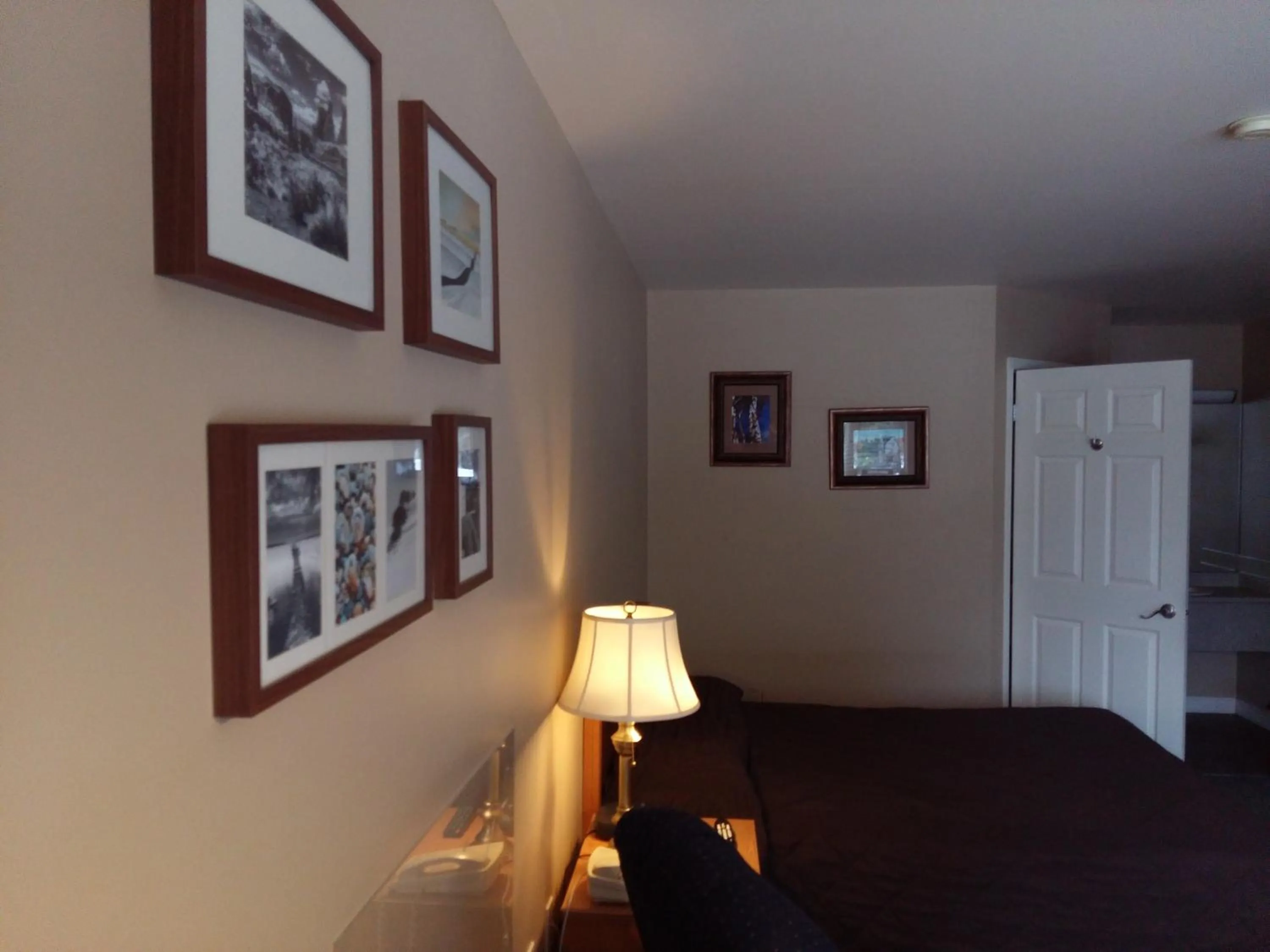 Bed in Motel Alexandrin