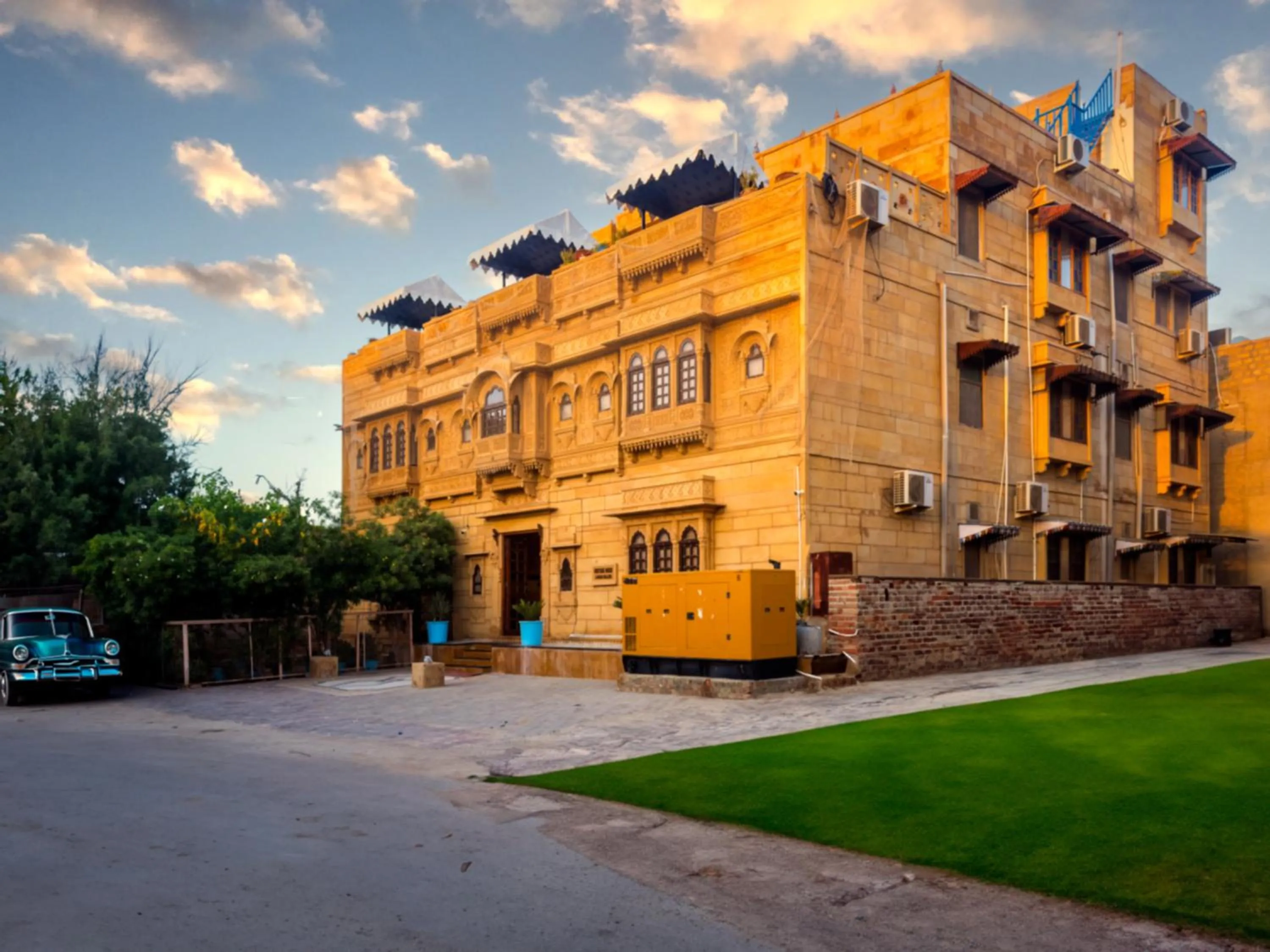 Facade/entrance in Hotel Heritage House