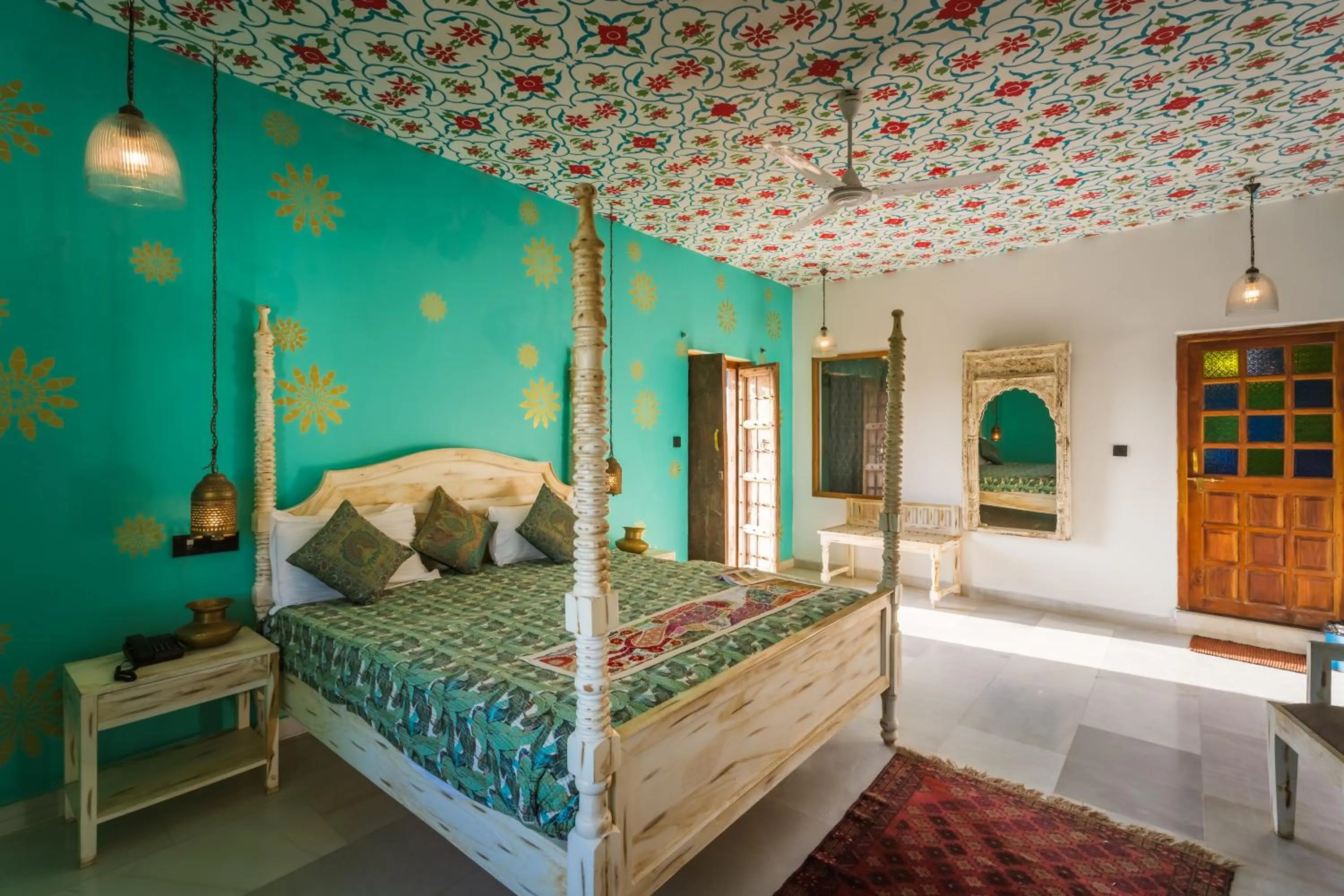 View (from property/room), Bed in Hotel Heritage House