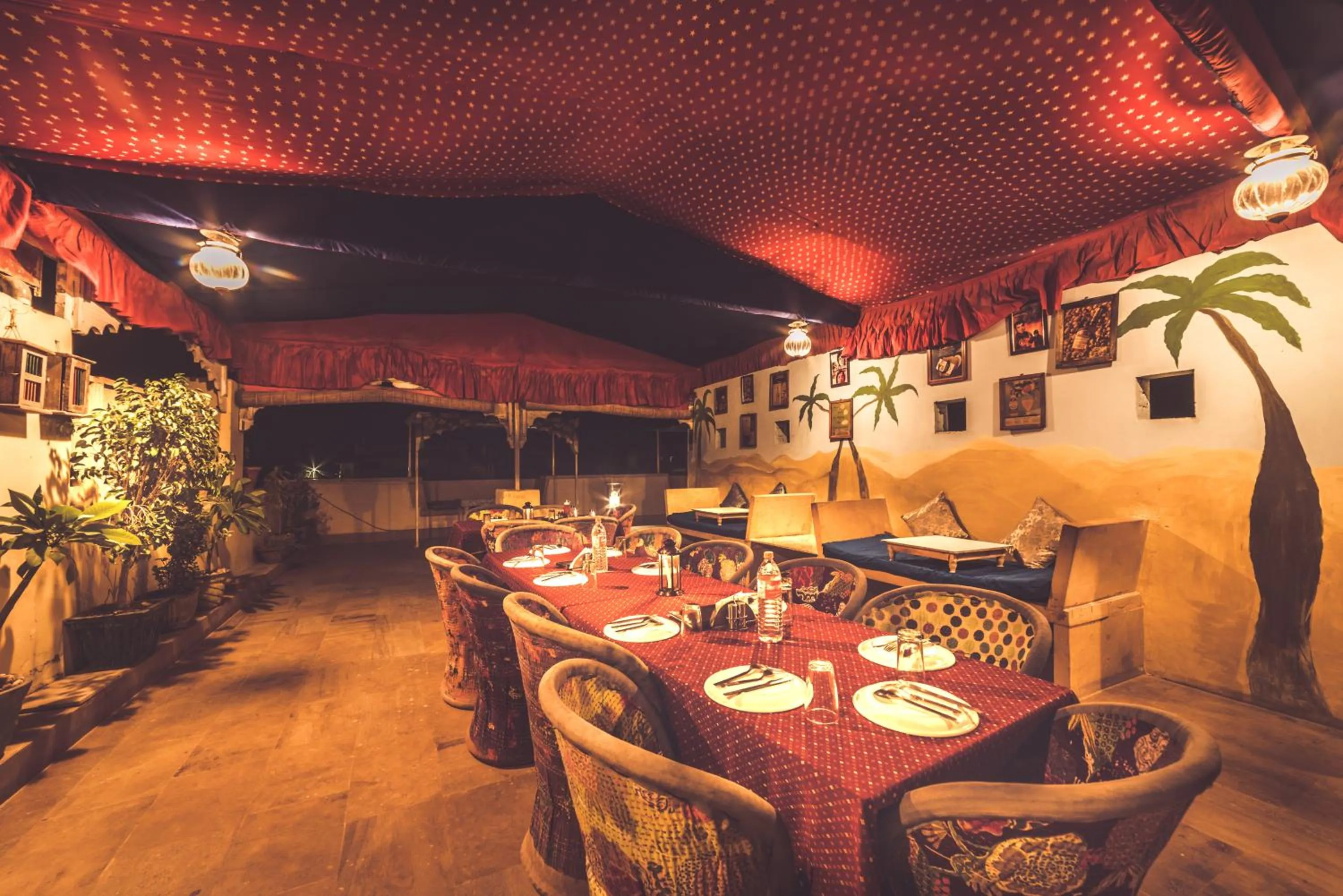 Restaurant/places to eat in Hotel Heritage House