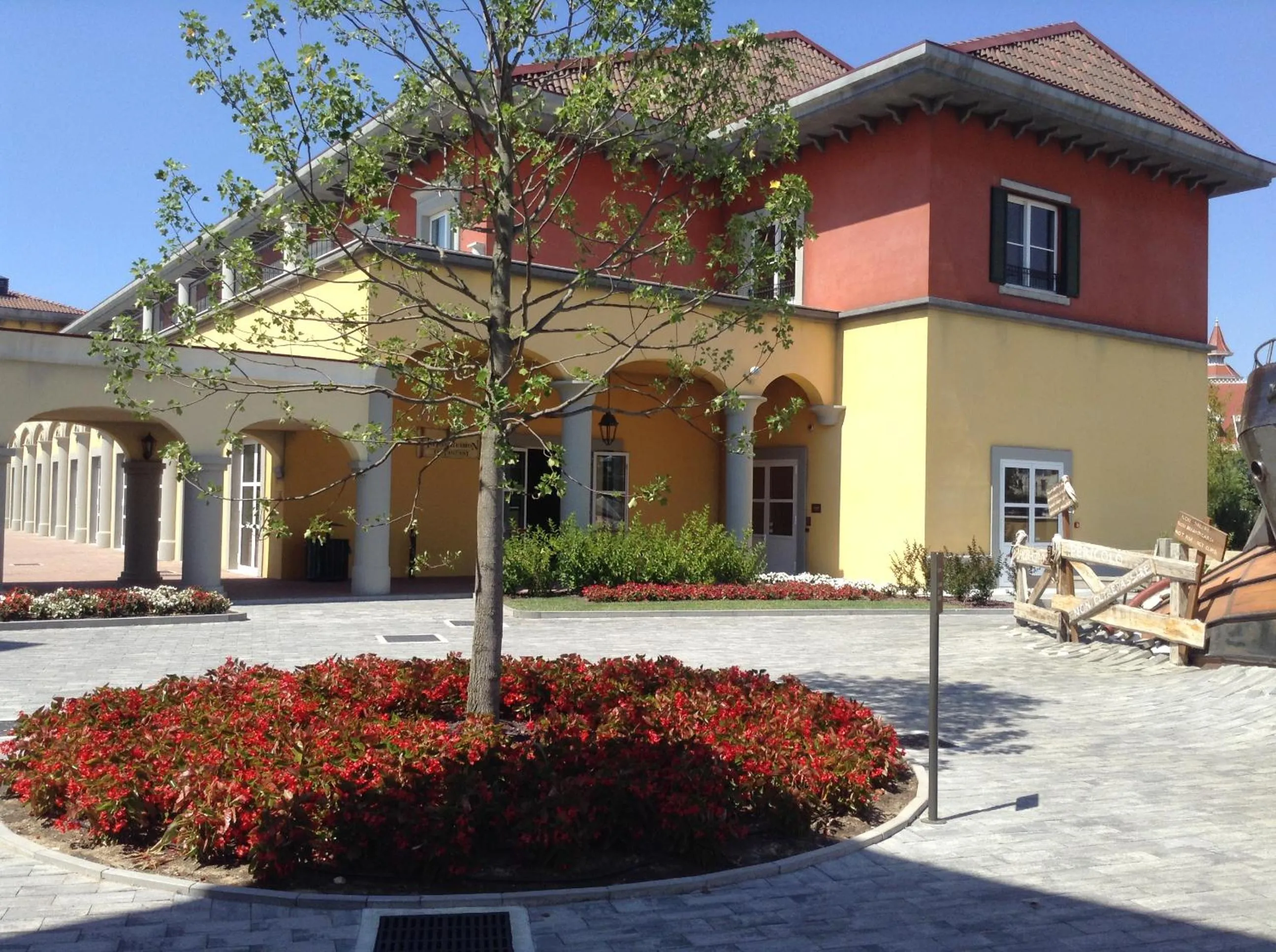Facade/entrance in Gardaland Adventure Hotel