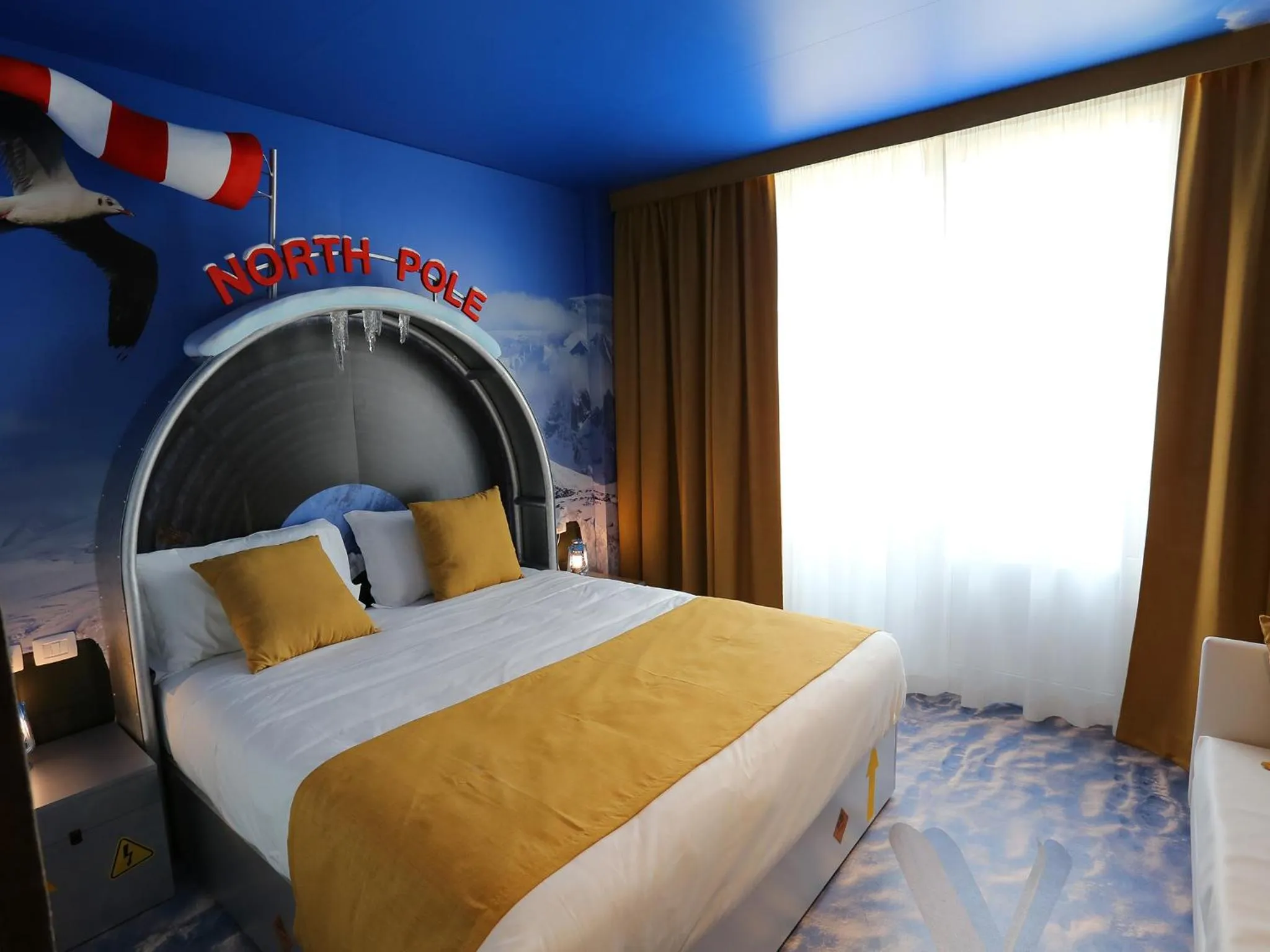 Day, Bed in Gardaland Adventure Hotel