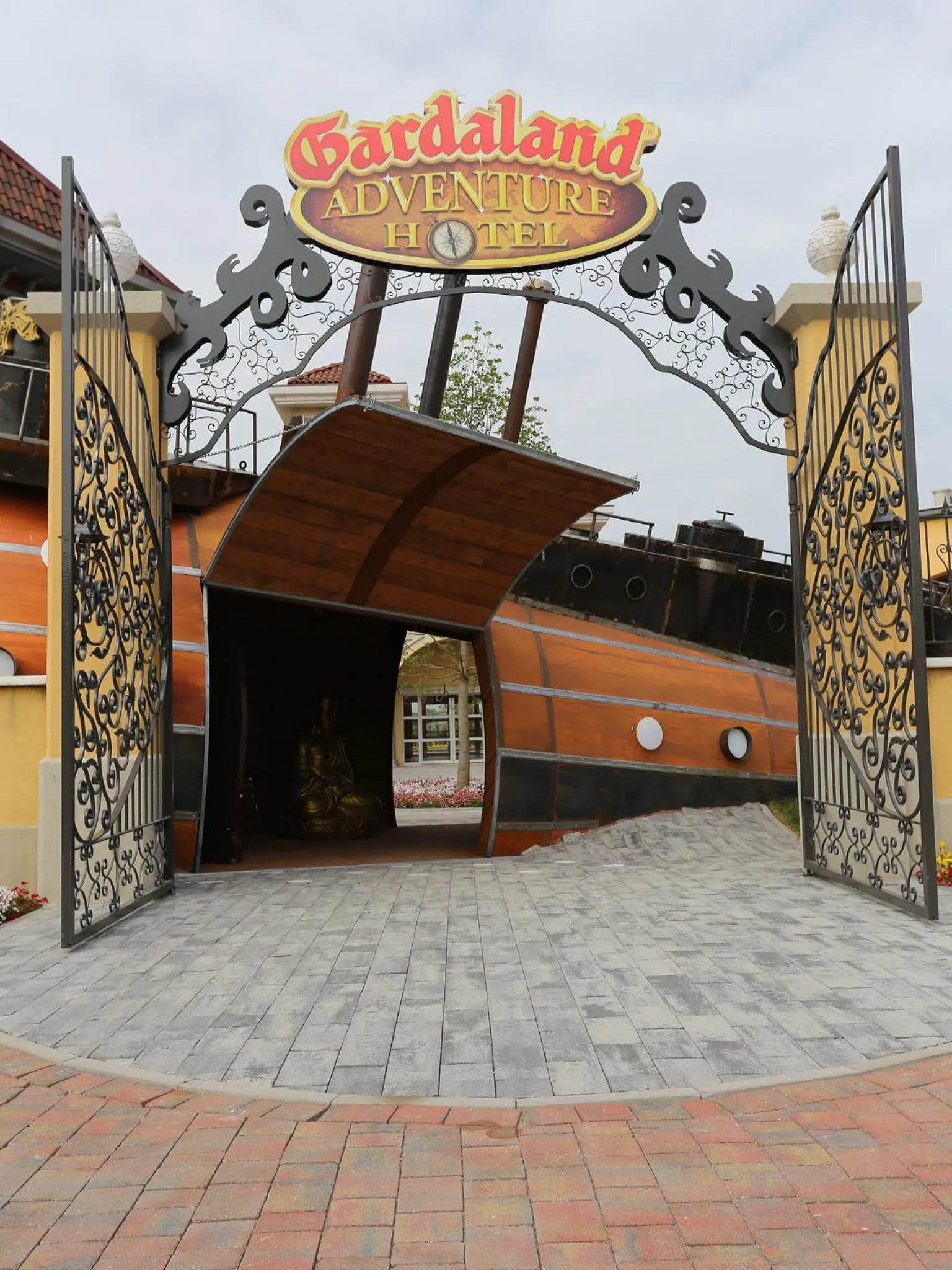 Facade/entrance in Gardaland Adventure Hotel