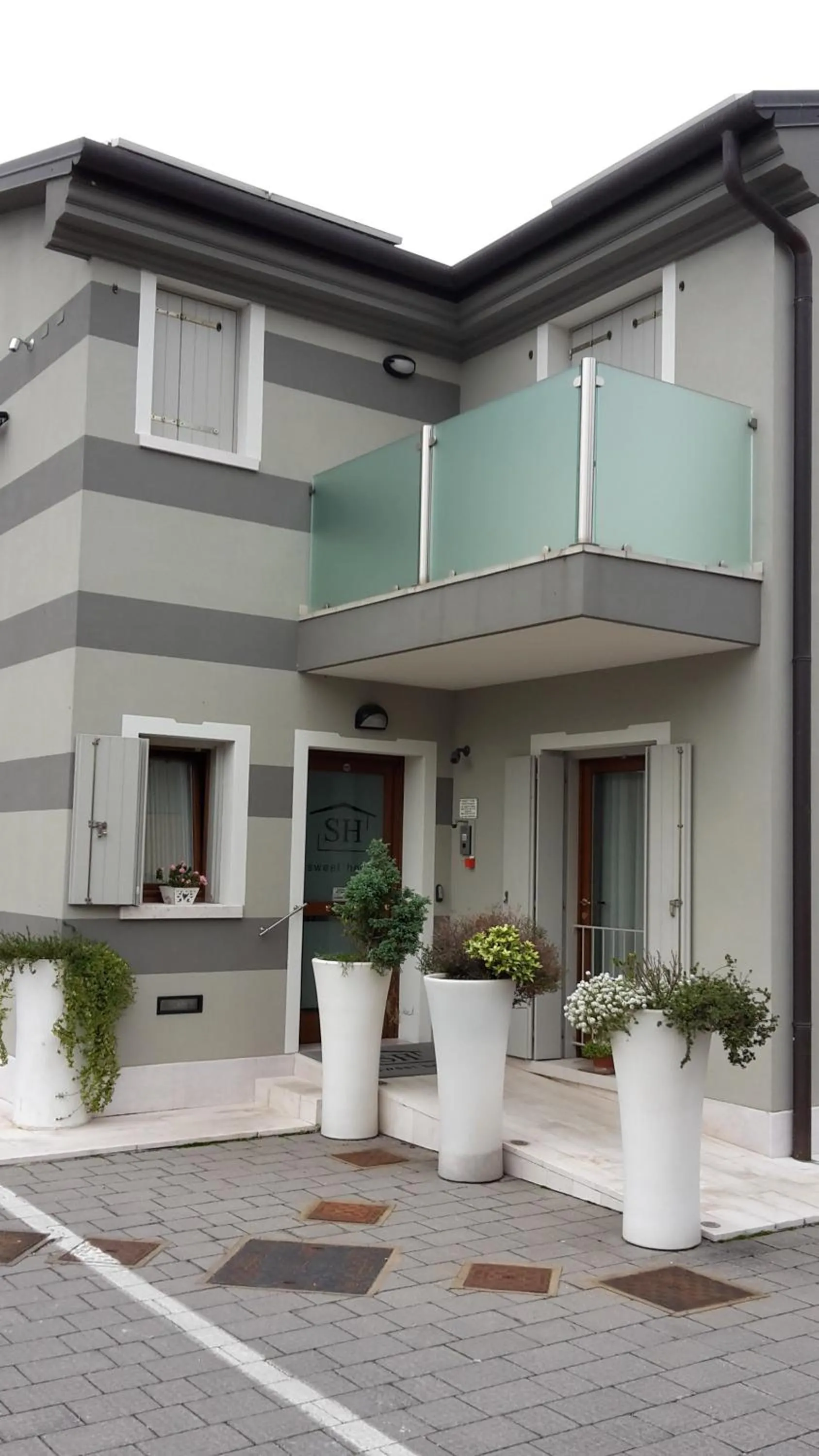 Shower in Sweet Home