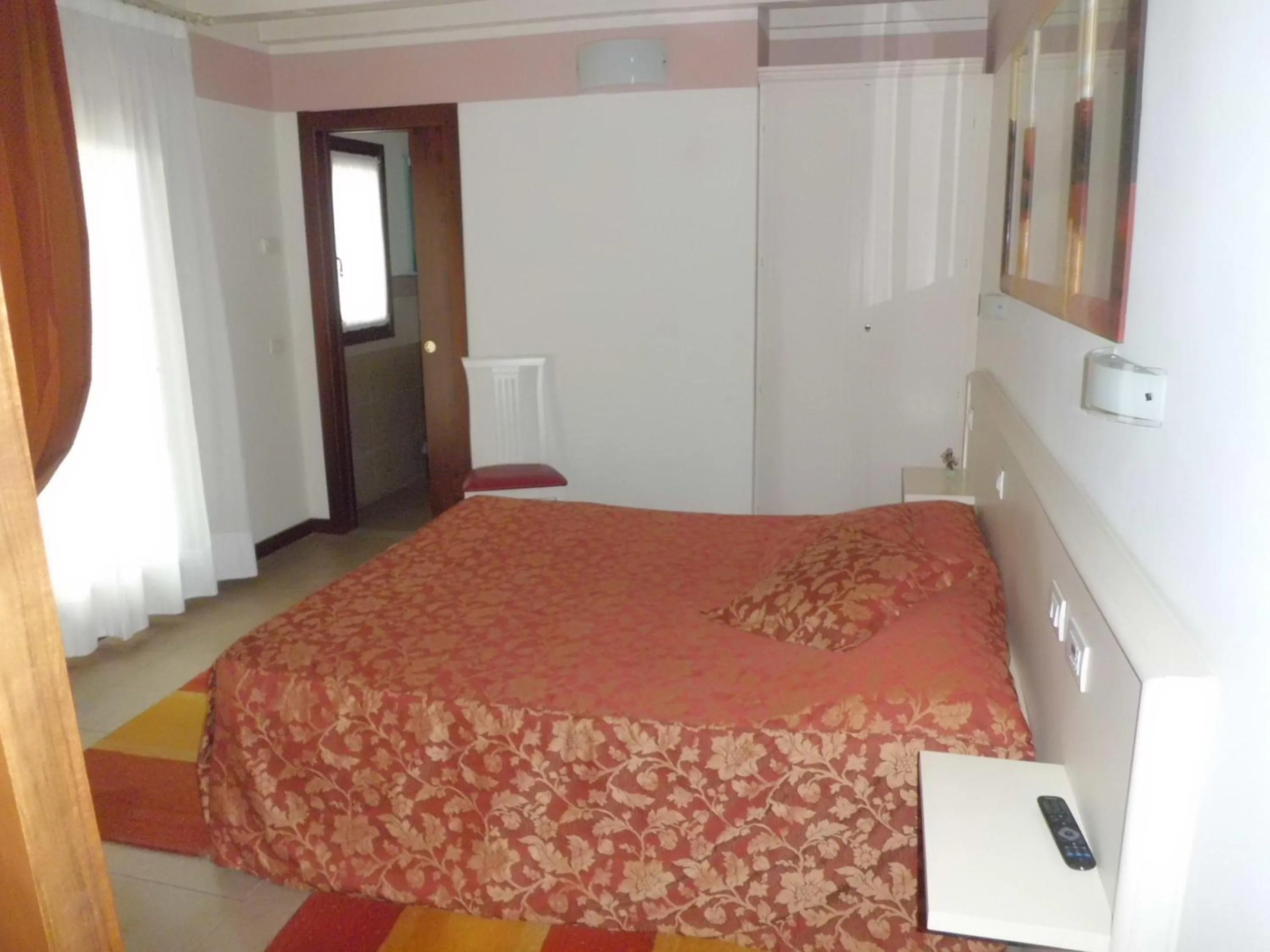 Photo of the whole room, Bed in Sweet Home