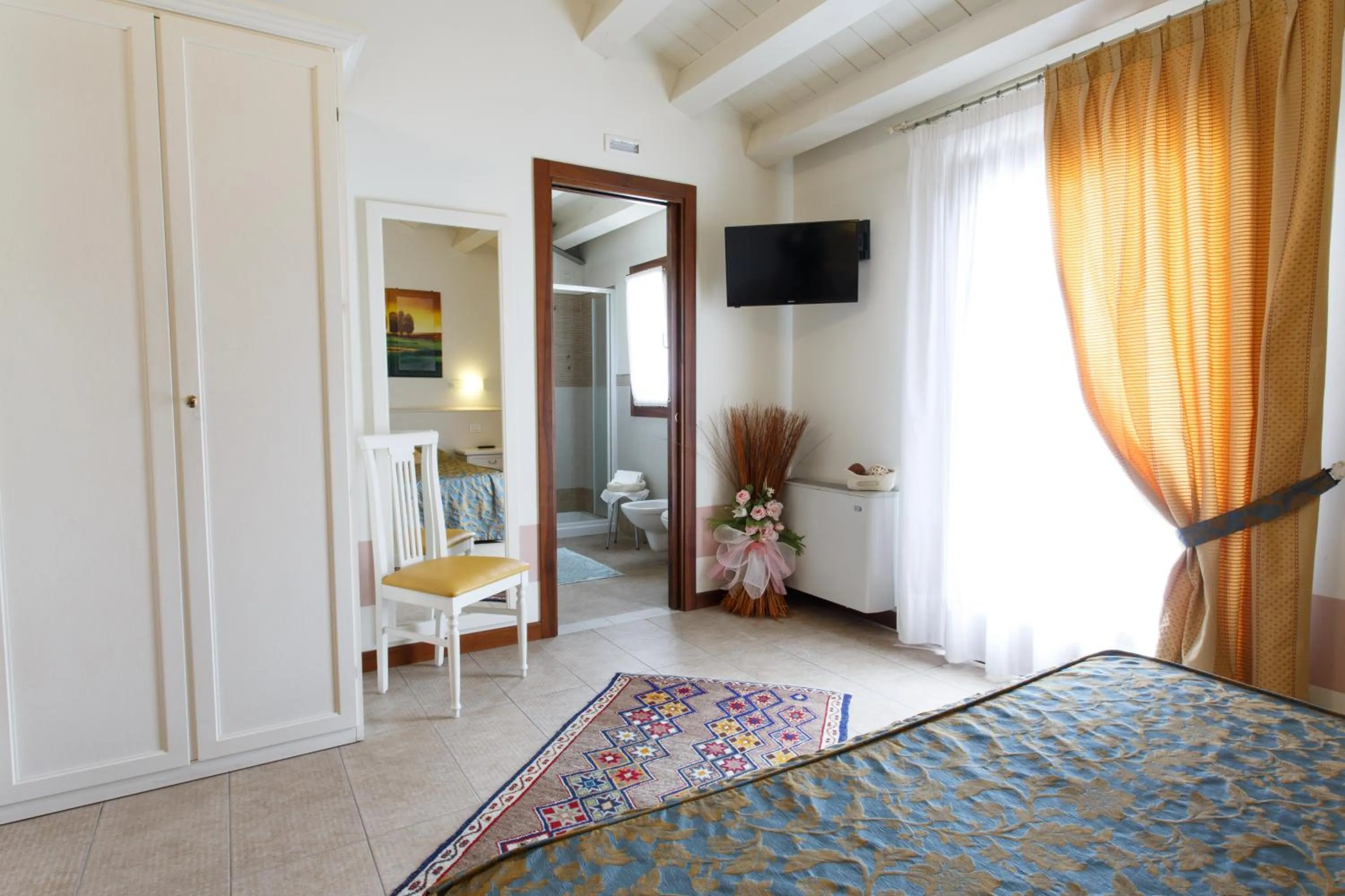 Photo of the whole room, Bed in Sweet Home