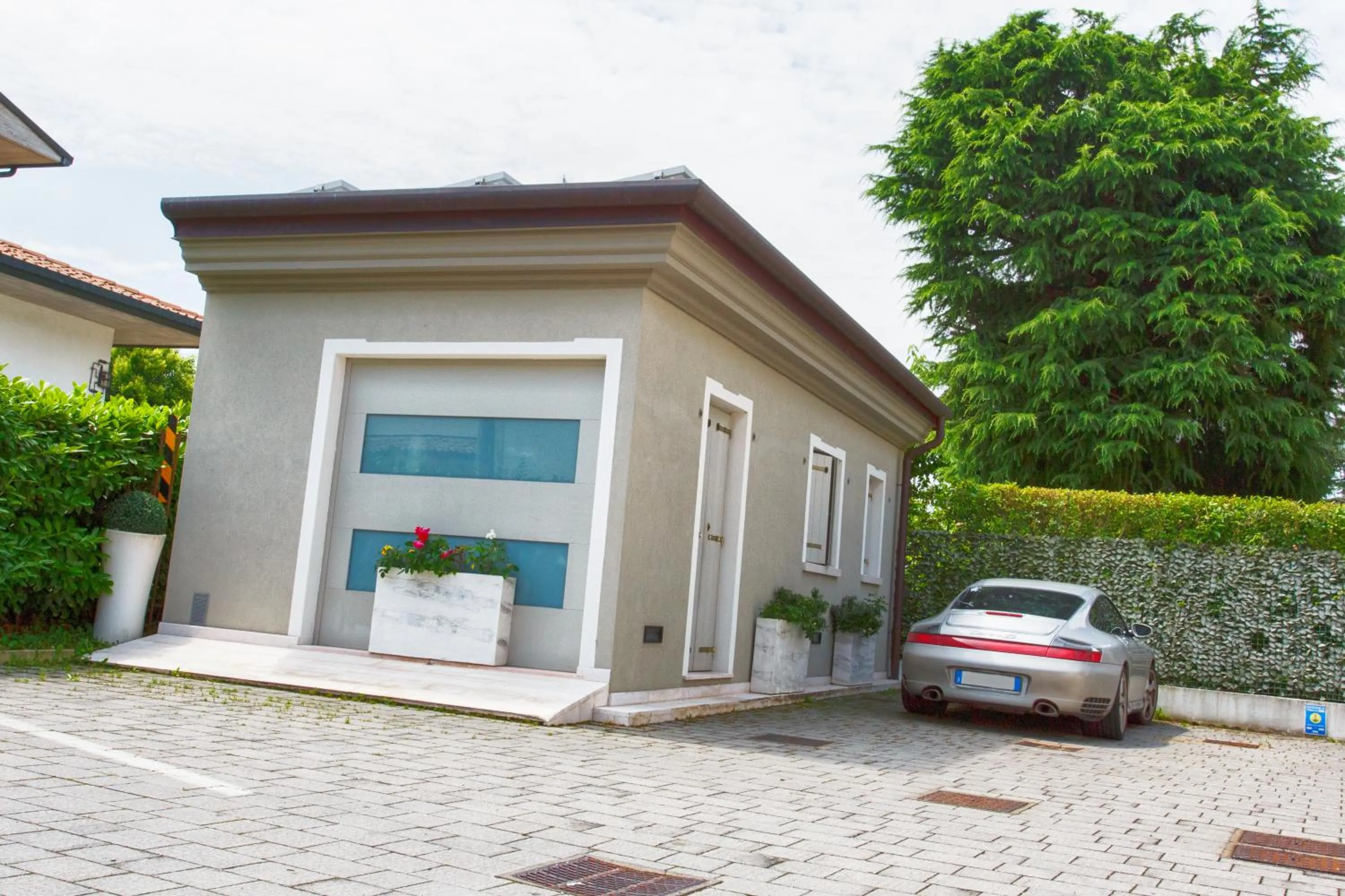 Property building in Sweet Home