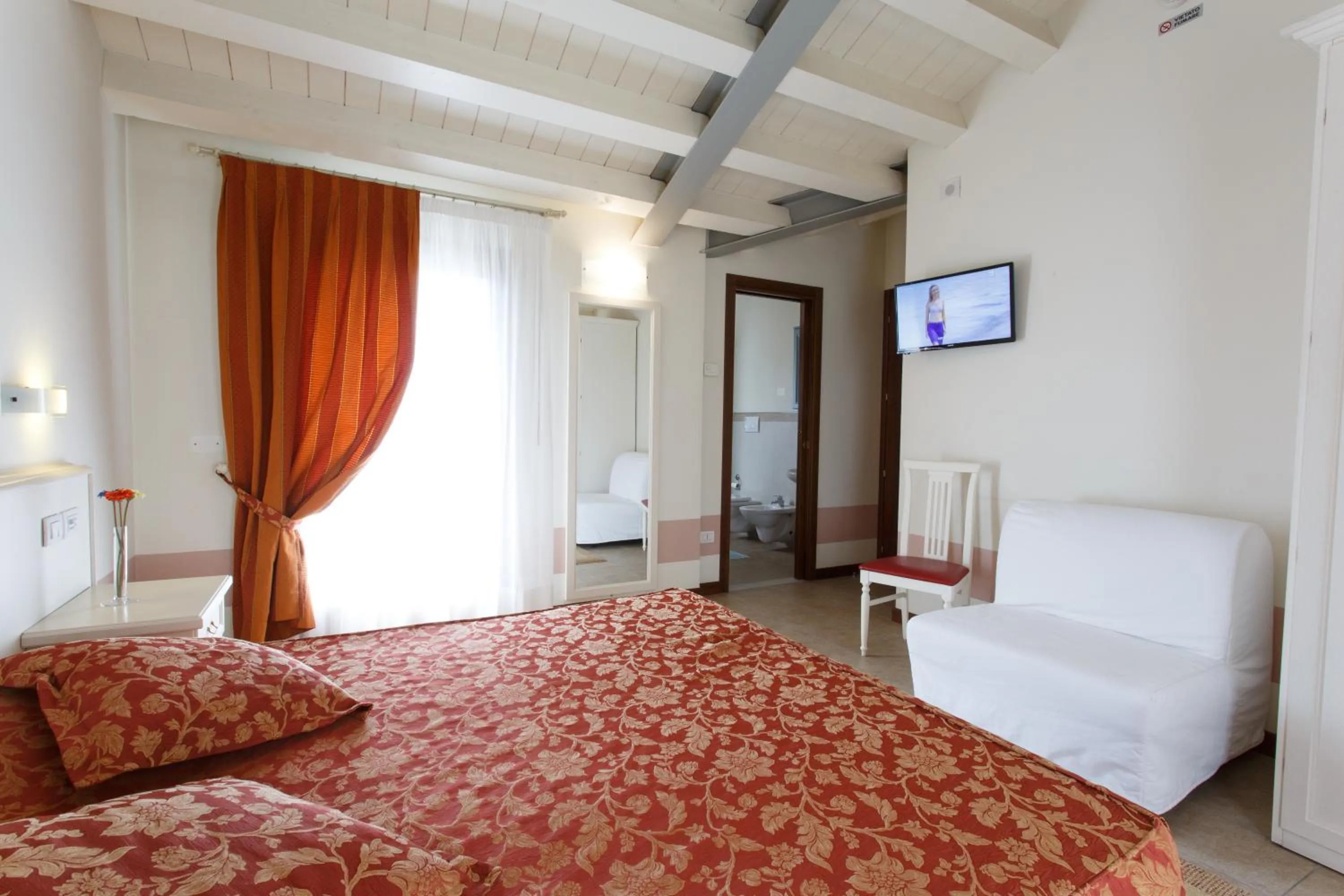 Photo of the whole room, Bed in Sweet Home