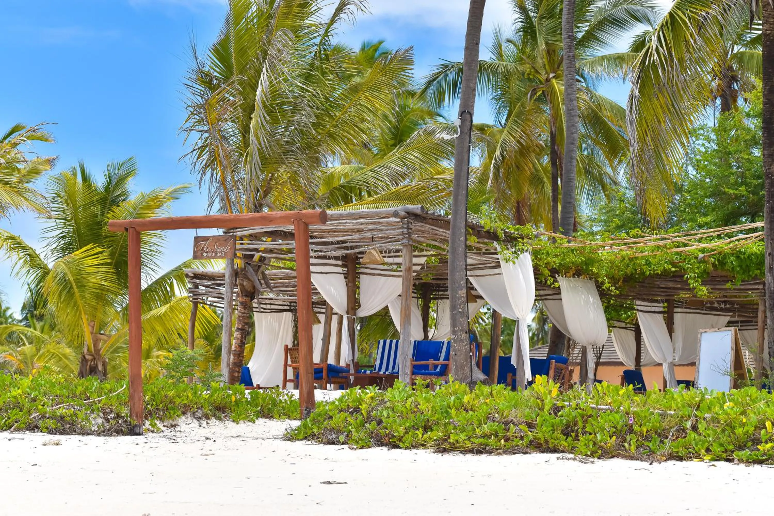 Lounge or bar in The Sands Beach Resort
