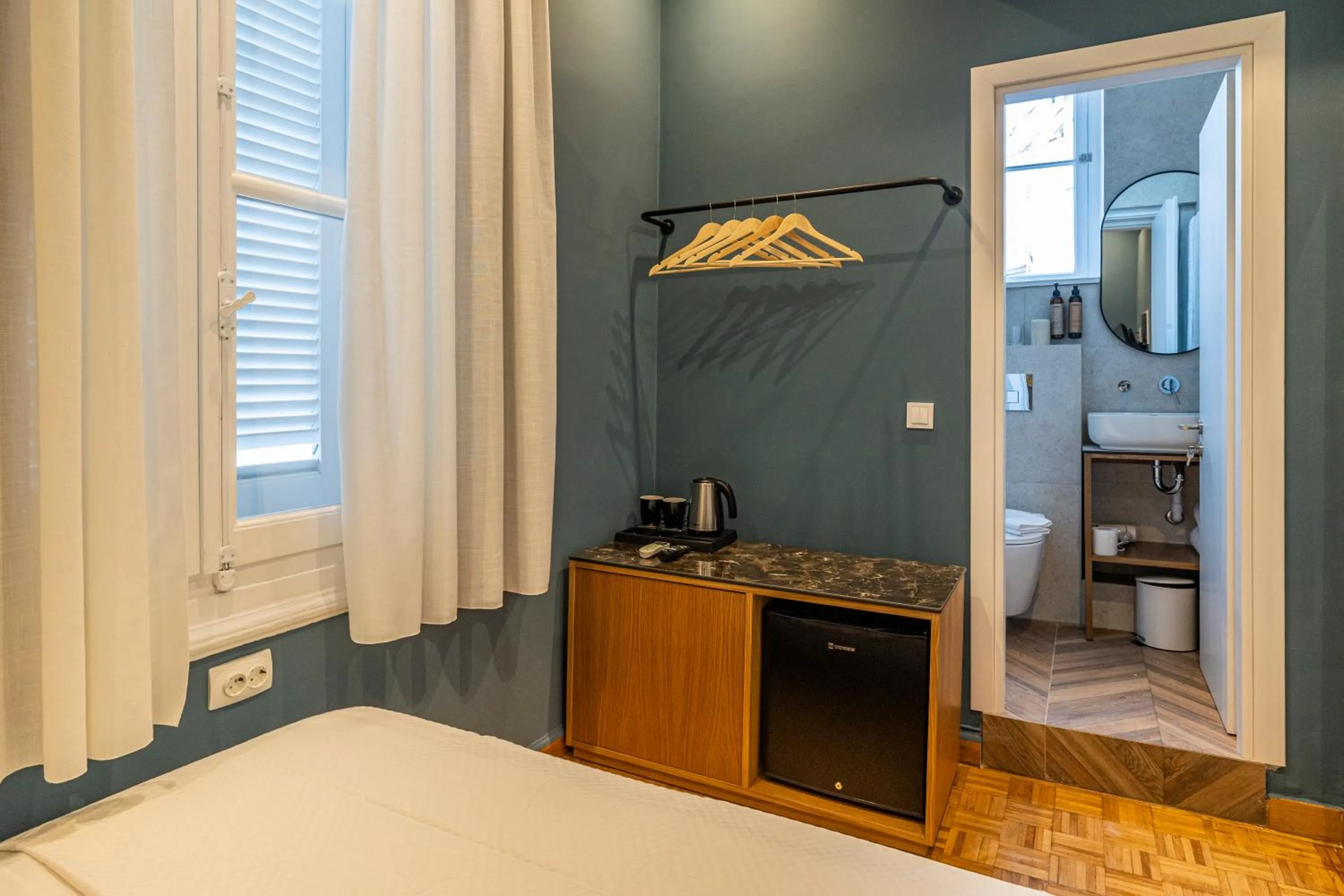 Coffee/tea facilities, Bed in Iliotropio Athens, Thisio