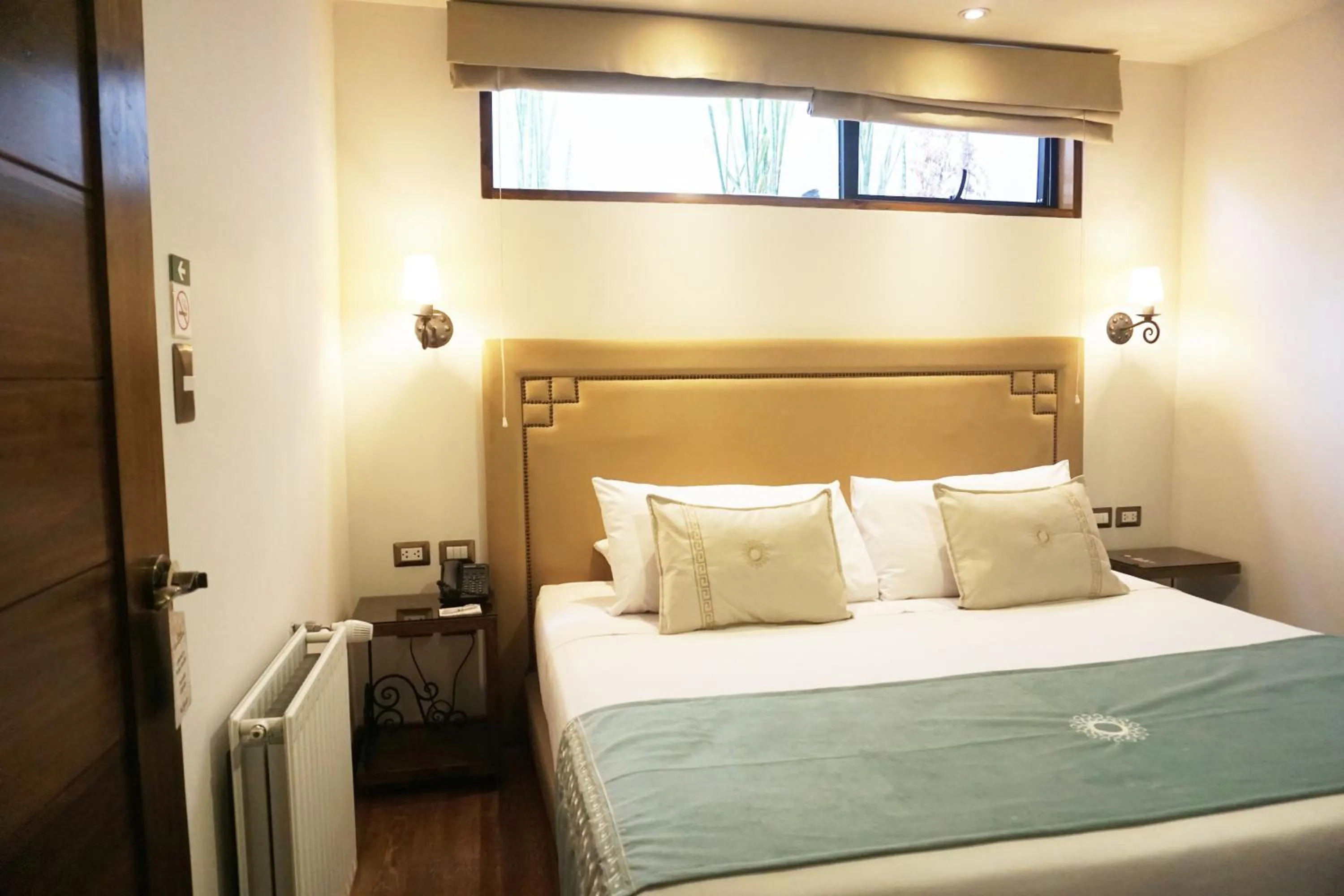 Bed in Casa Esmeralda by Katari