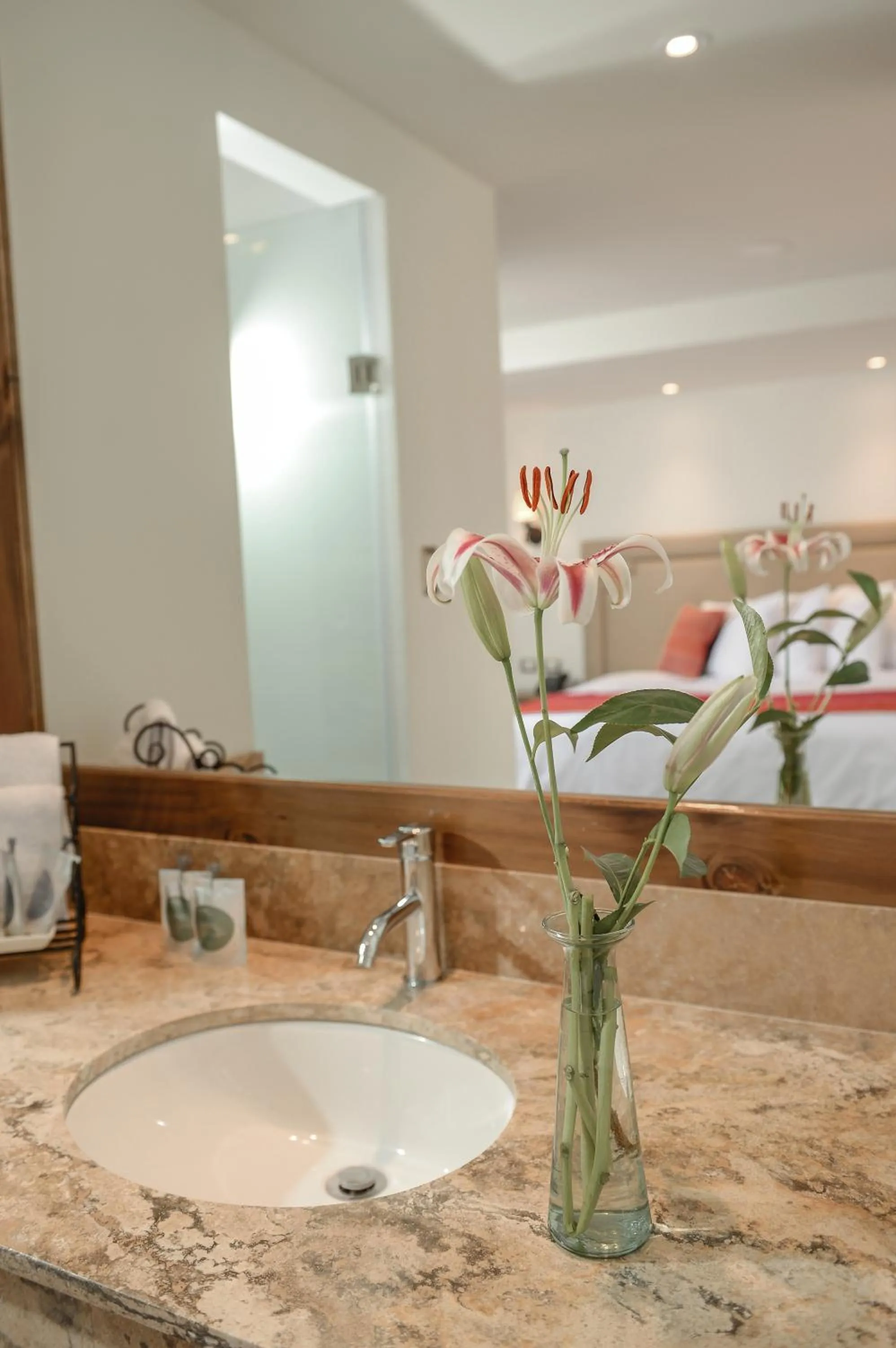 Bathroom in Casa Esmeralda by Katari