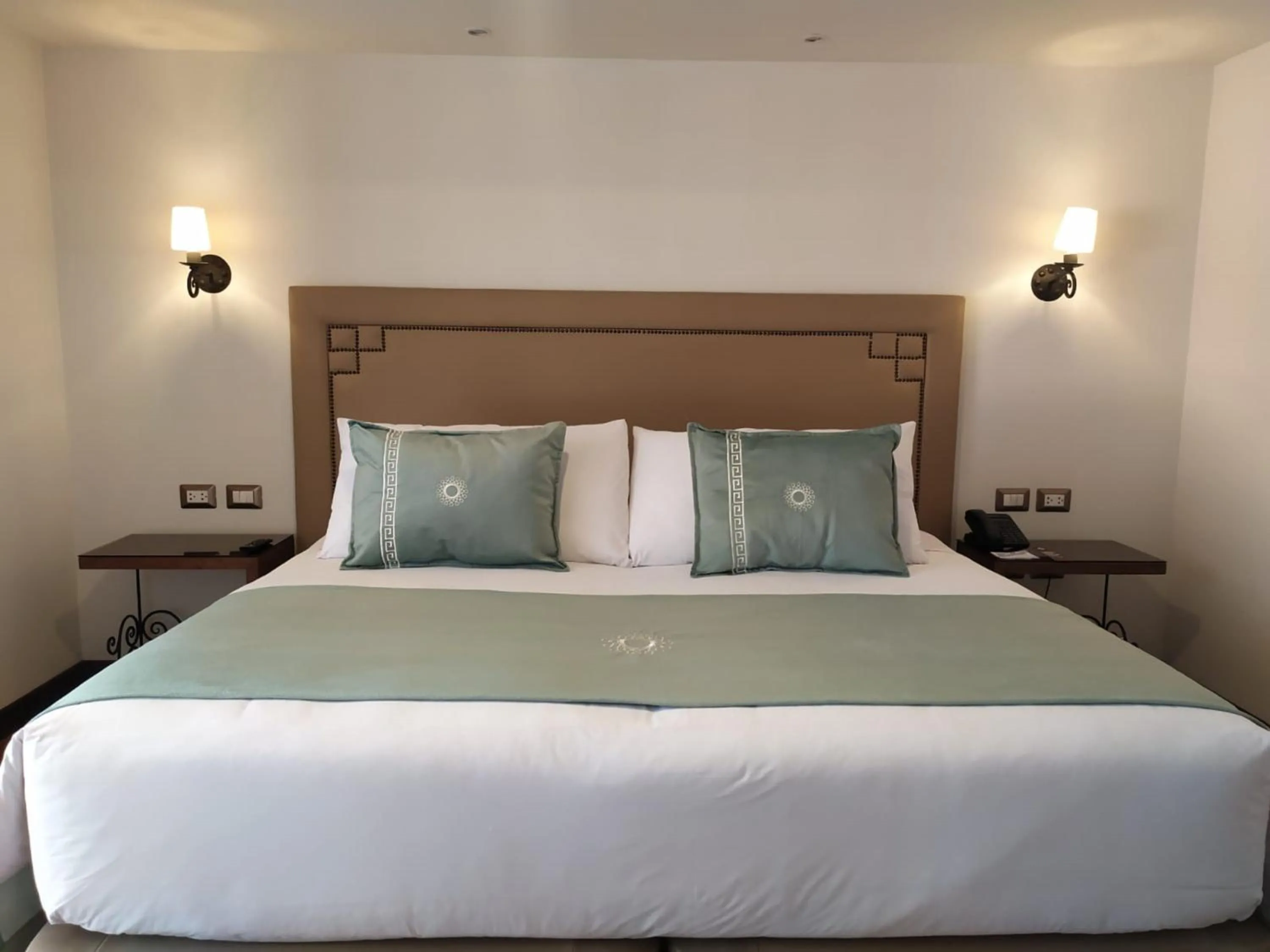 Bed in Casa Esmeralda by Katari