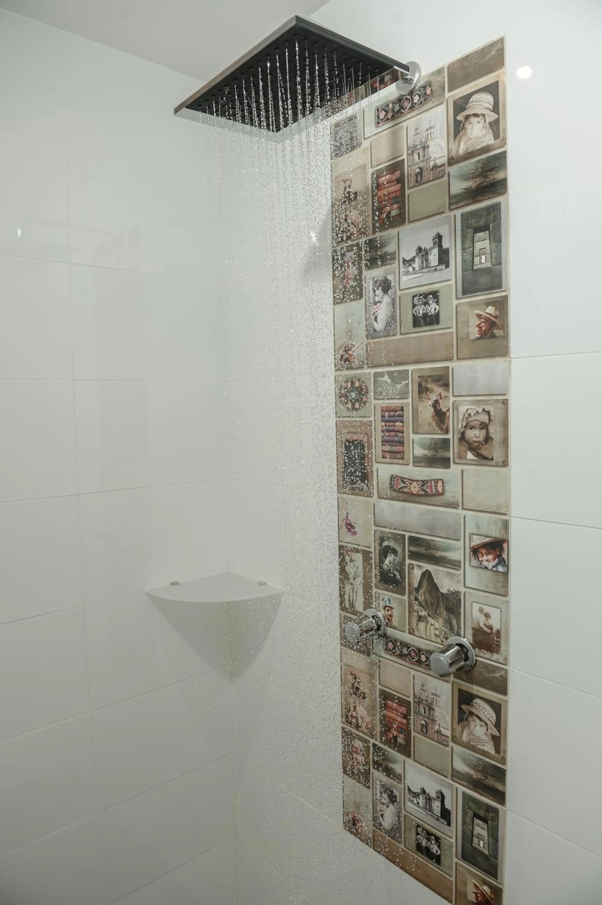 Bathroom in Casa Esmeralda by Katari