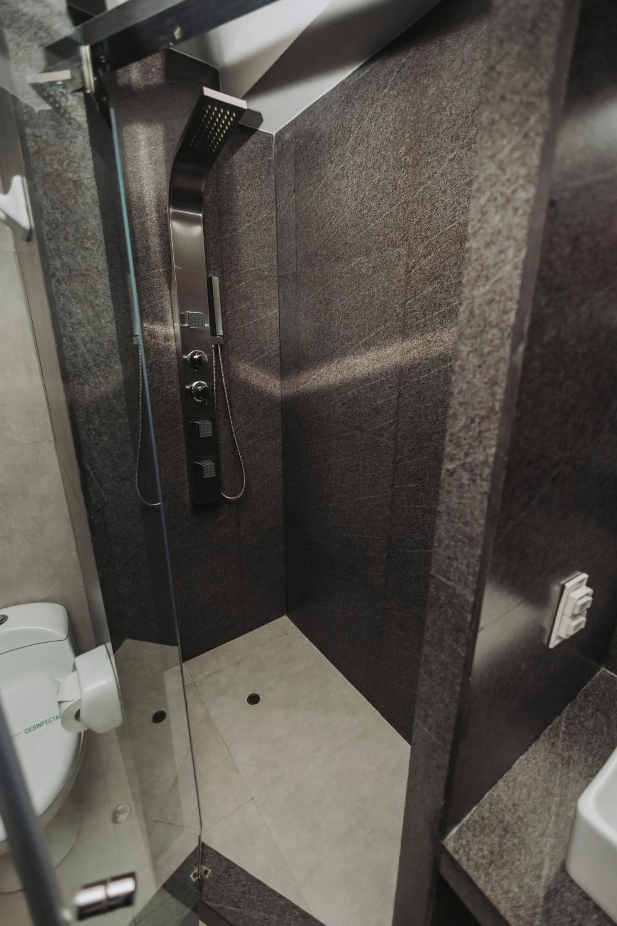 Shower in Hotel Los Reyes