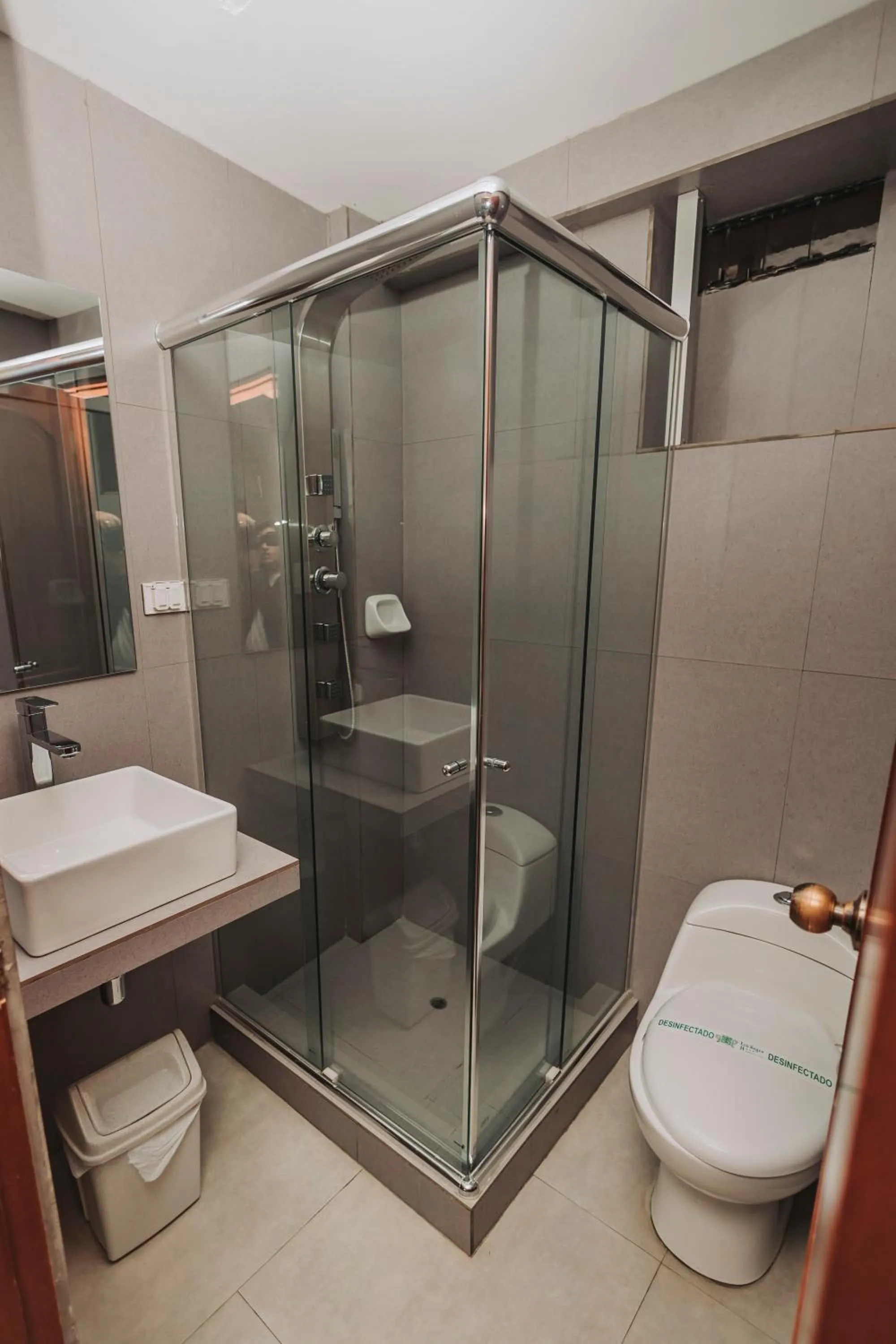 Shower in Hotel Los Reyes