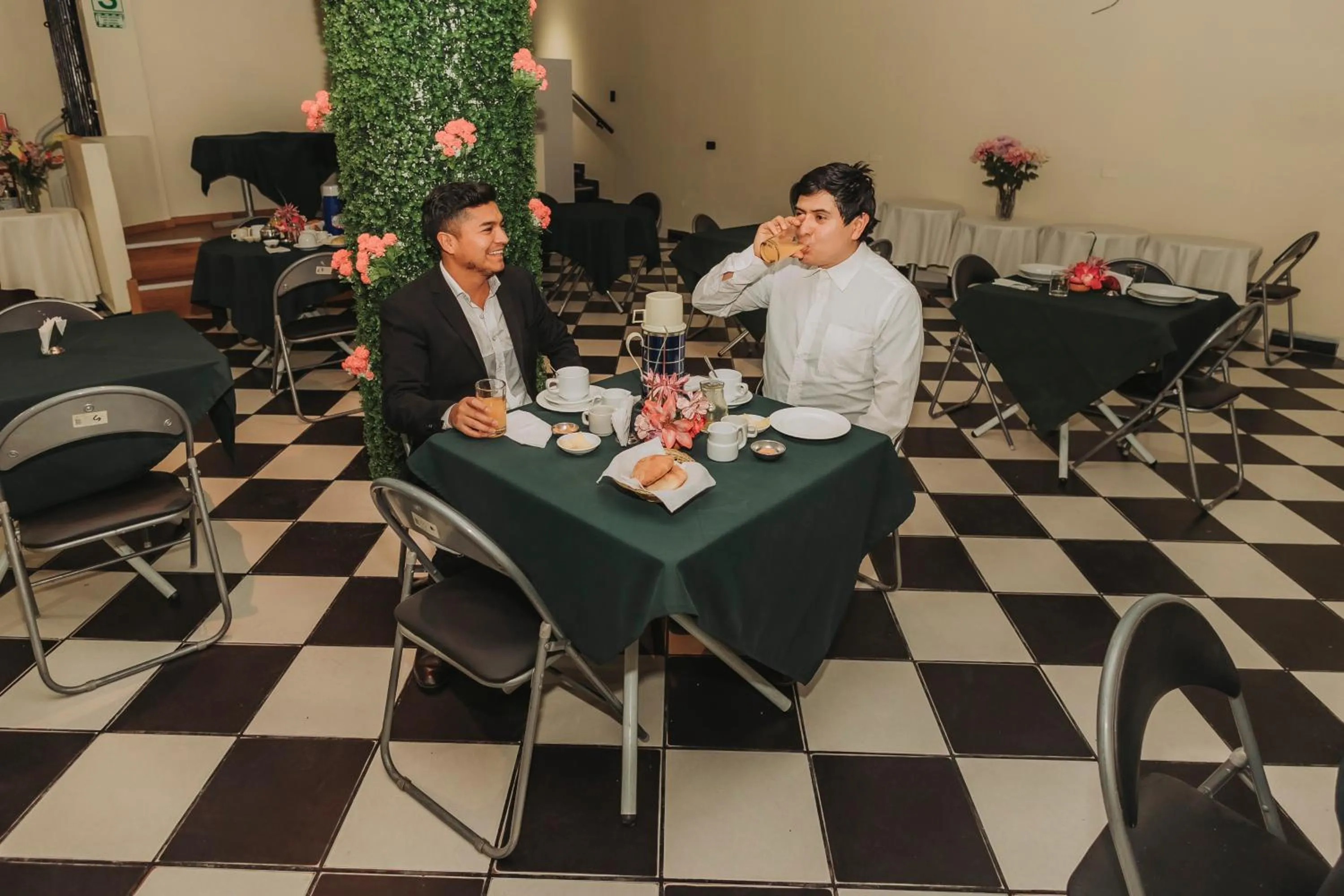 Restaurant/places to eat in Hotel Los Reyes