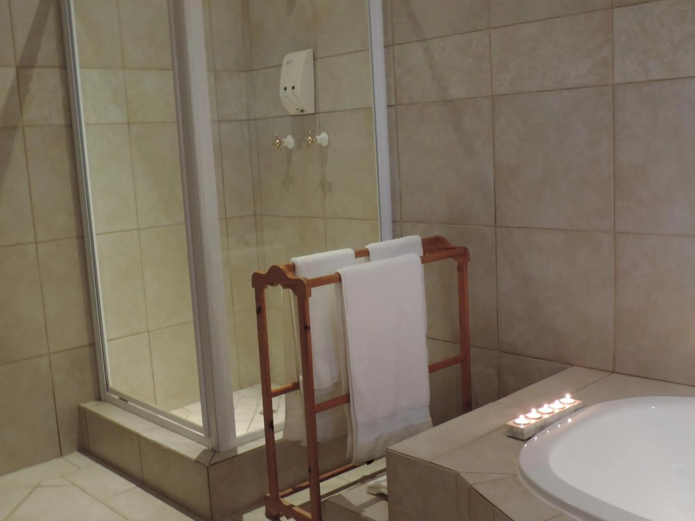 Decorative detail, Bed in Milkwood Lodge