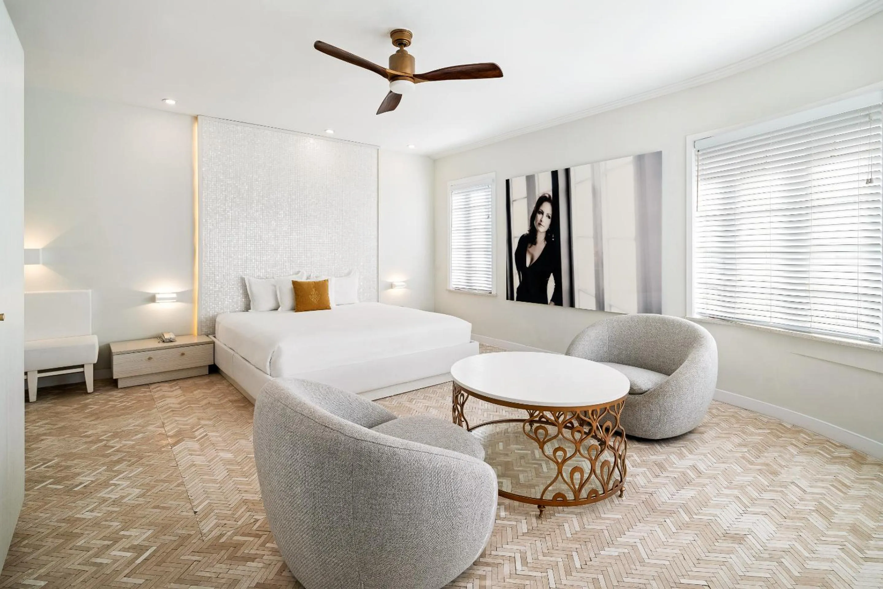 Seating area in Cardozo Hotel