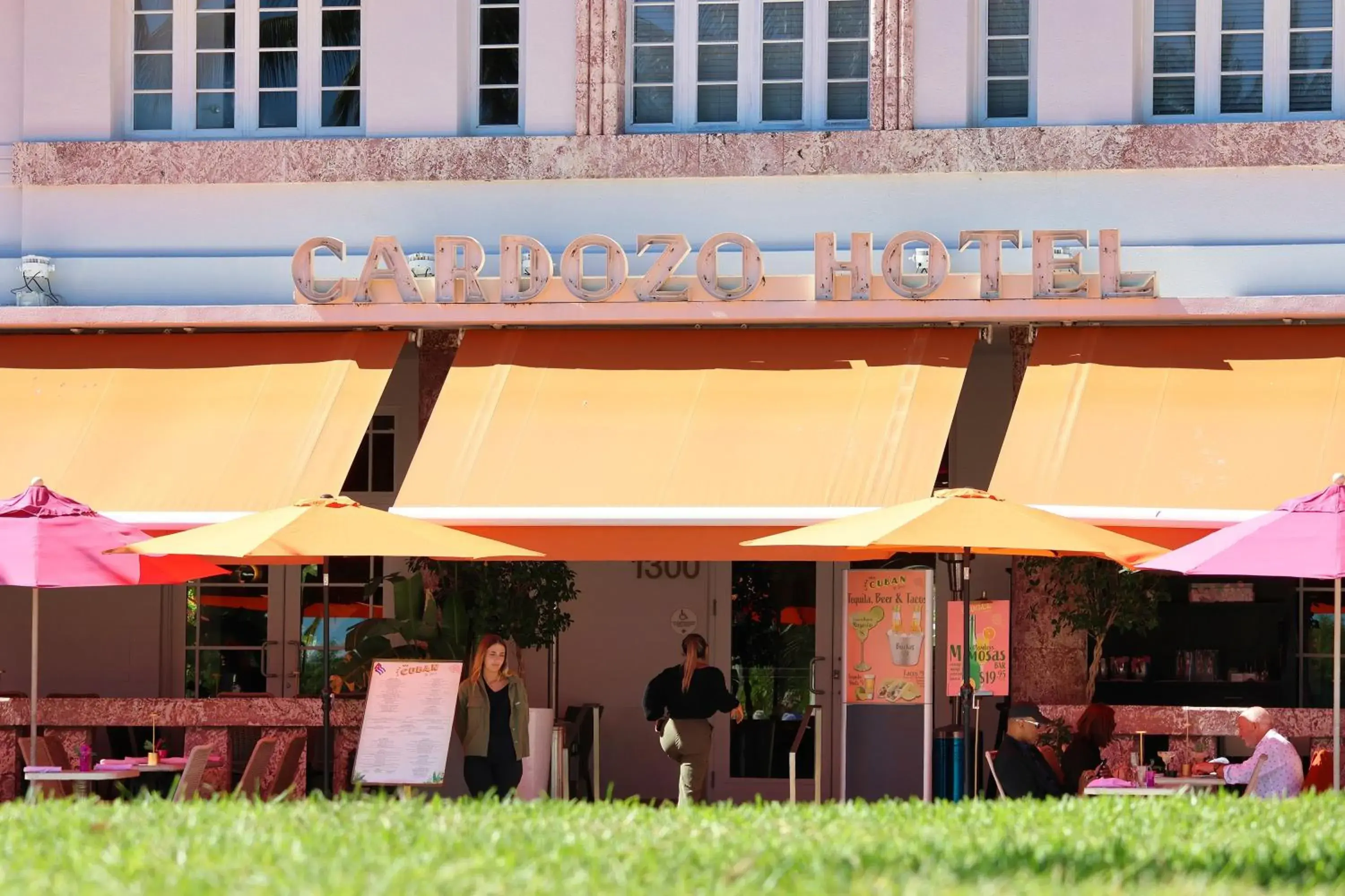 Property building in Cardozo Hotel Property building in Cardozo Hotel