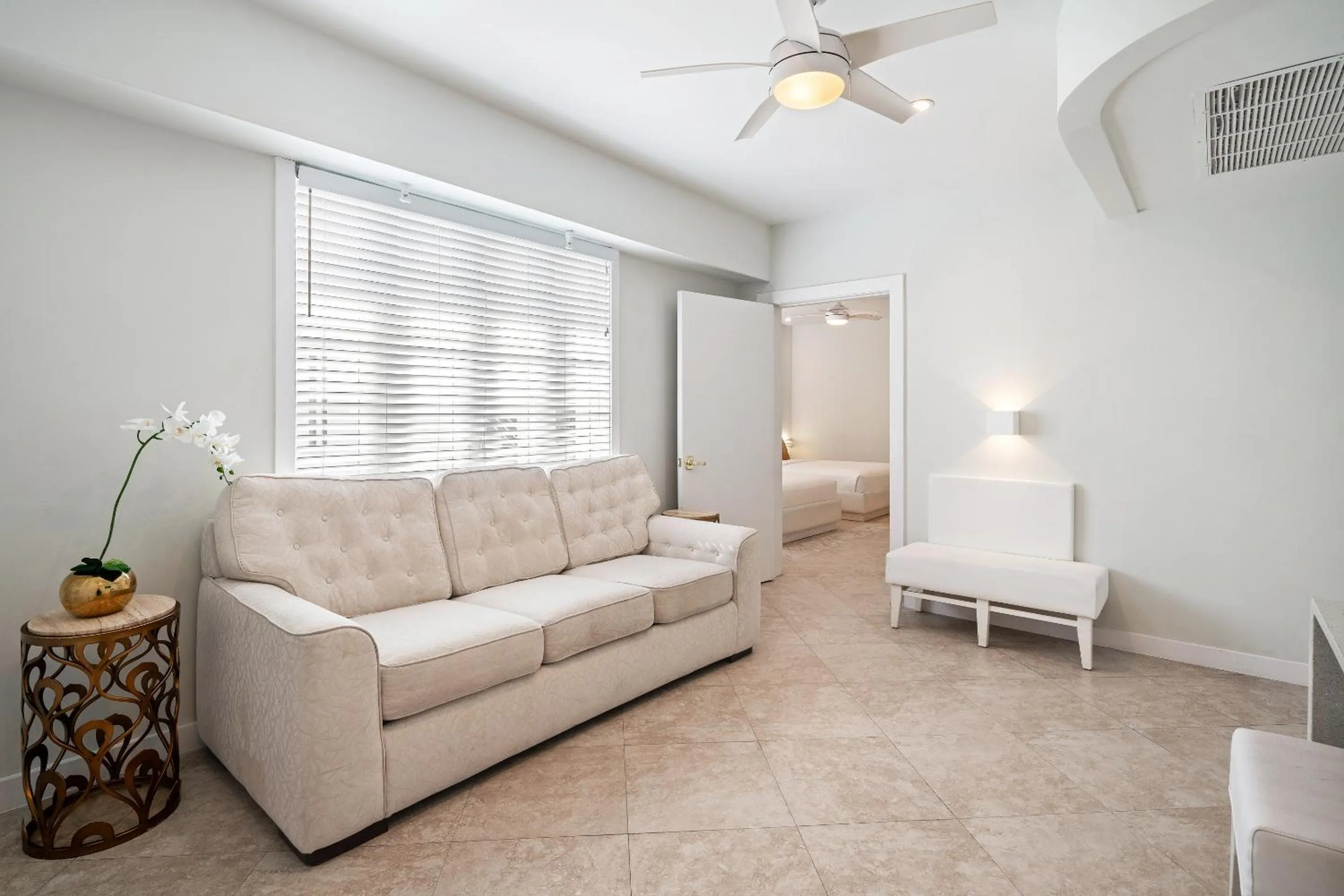 Living room in Cardozo Hotel