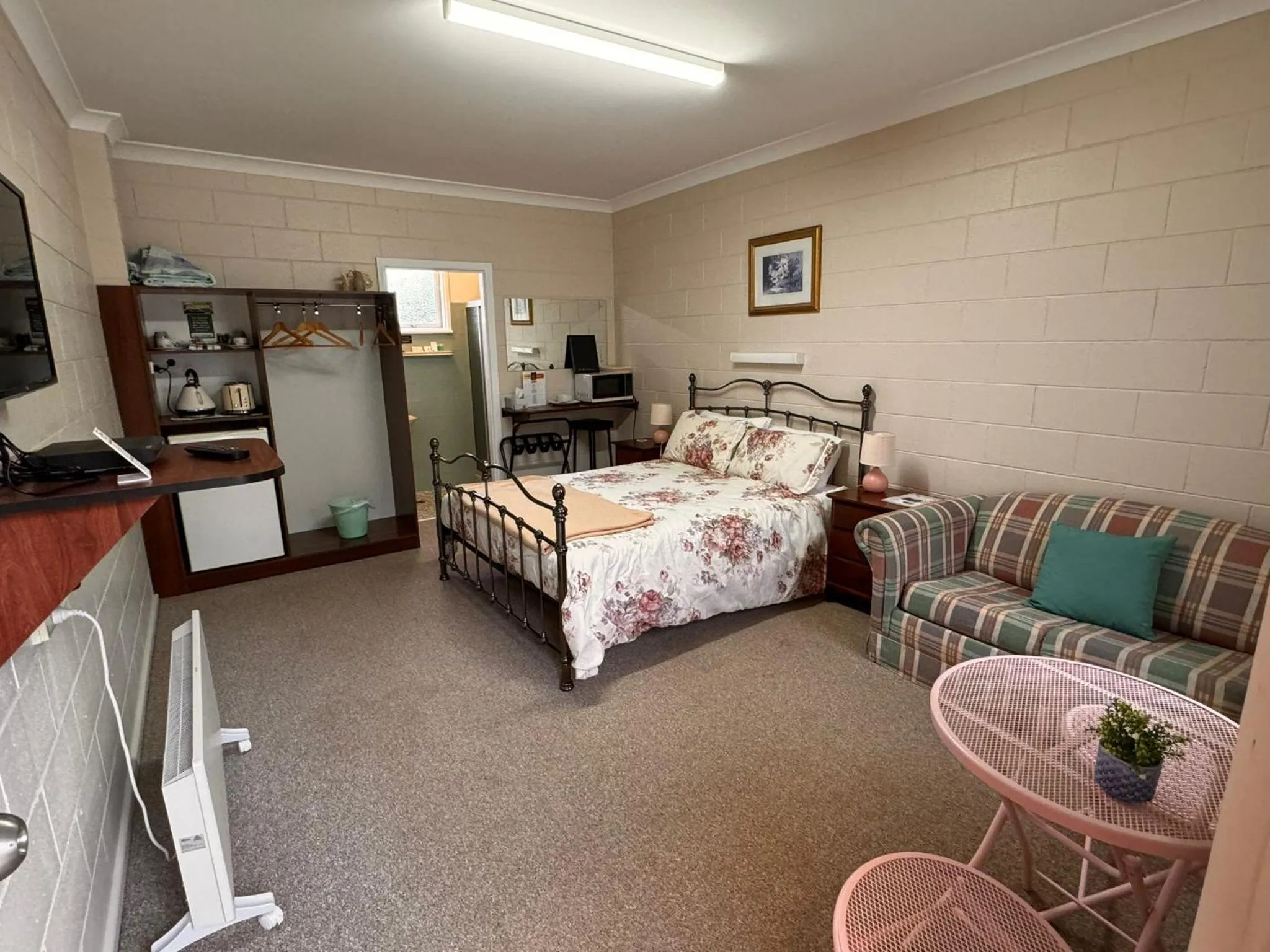 ALPINE COUNTRY MOTEL plus FREE COFFEE